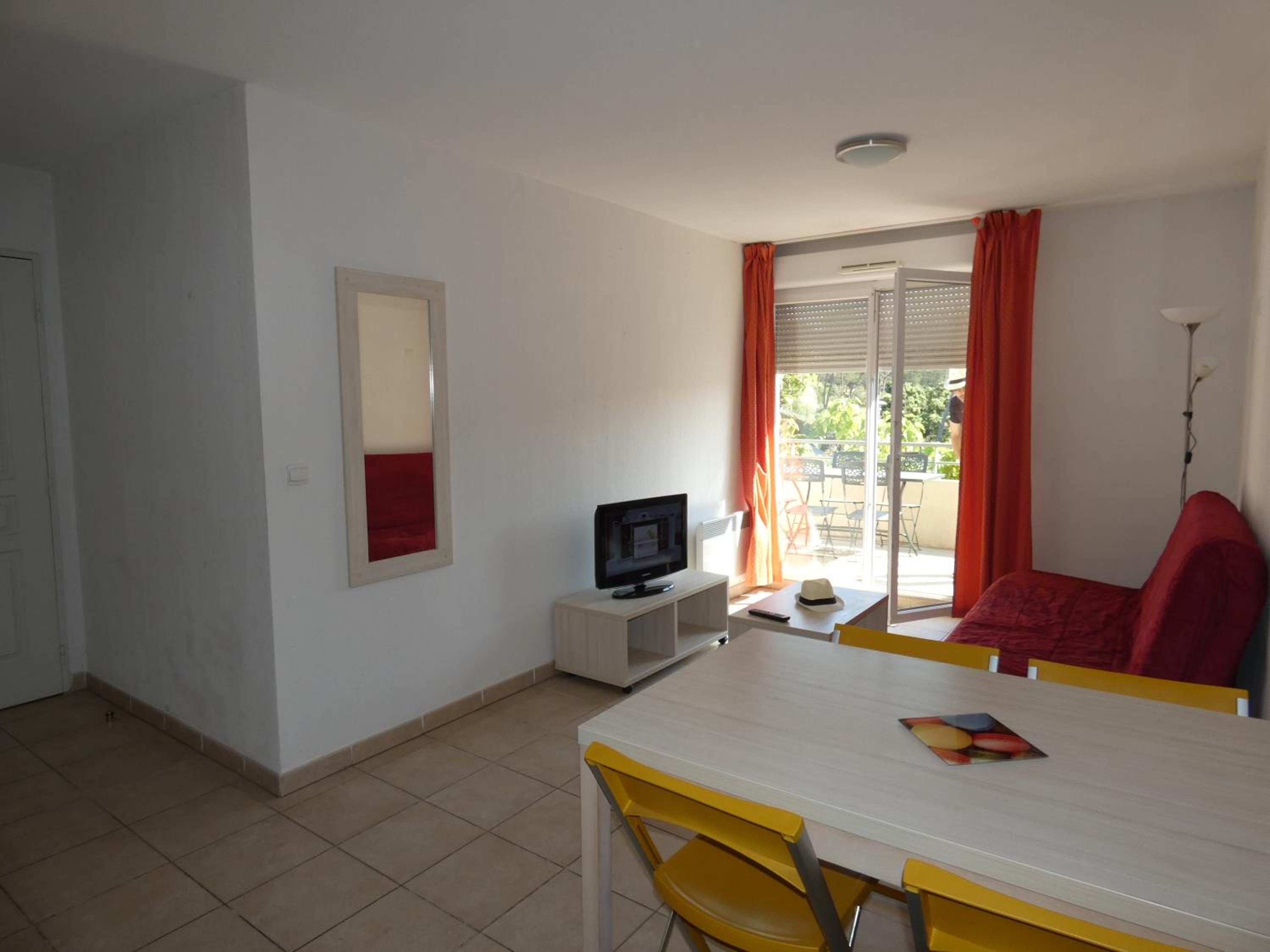 Two-Bedroom Apartment - Pool Side photo 2