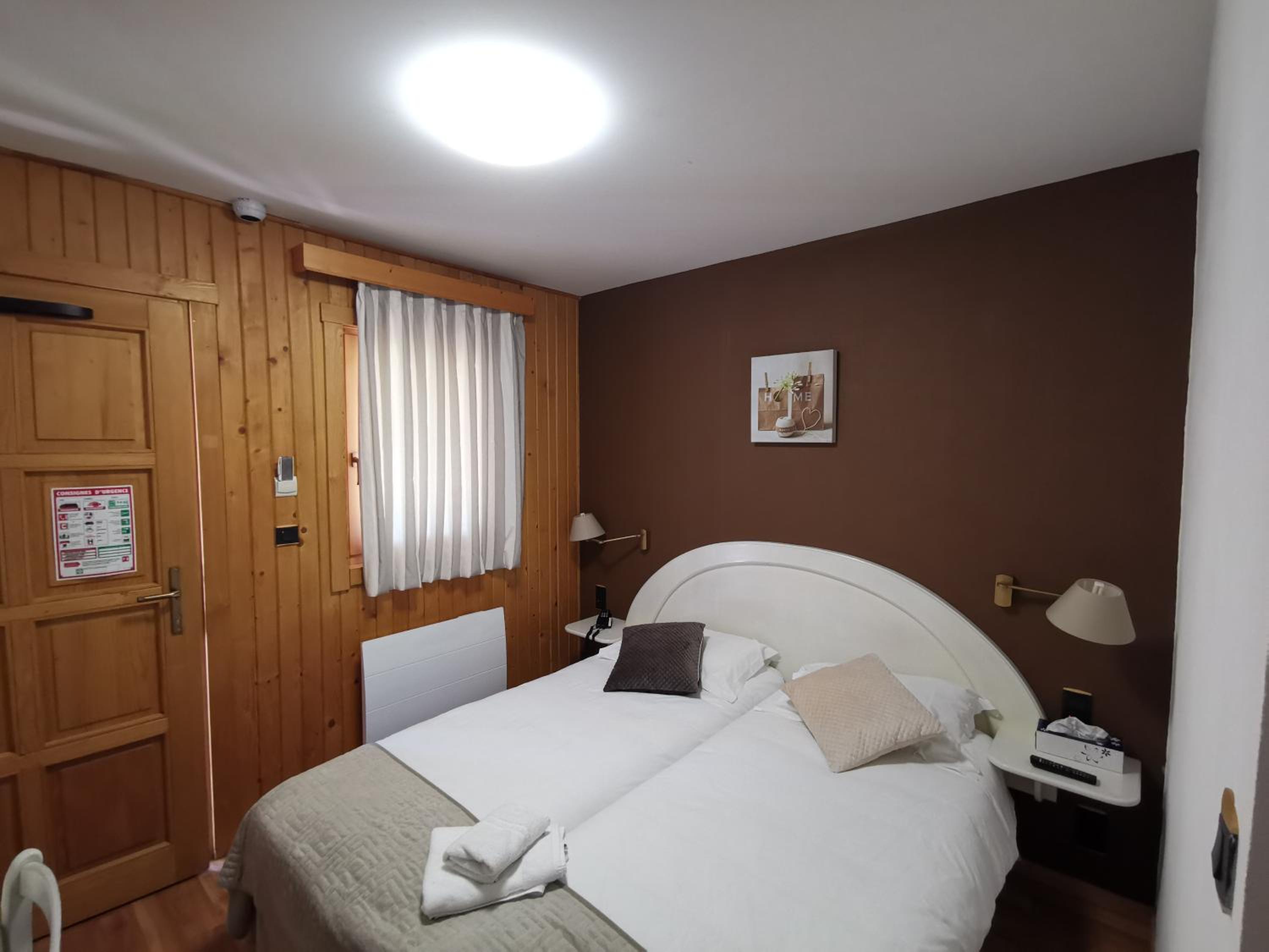 Twin Room - Photo 3