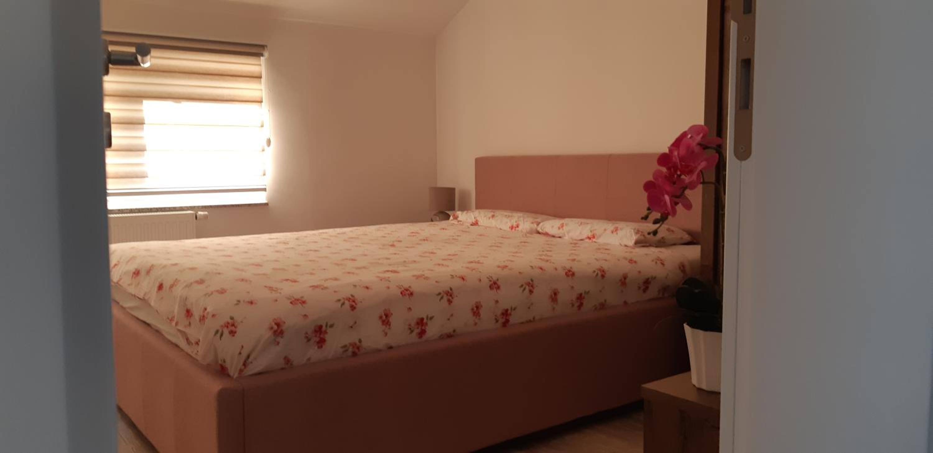 Apartment with Mountain View - Photo 1