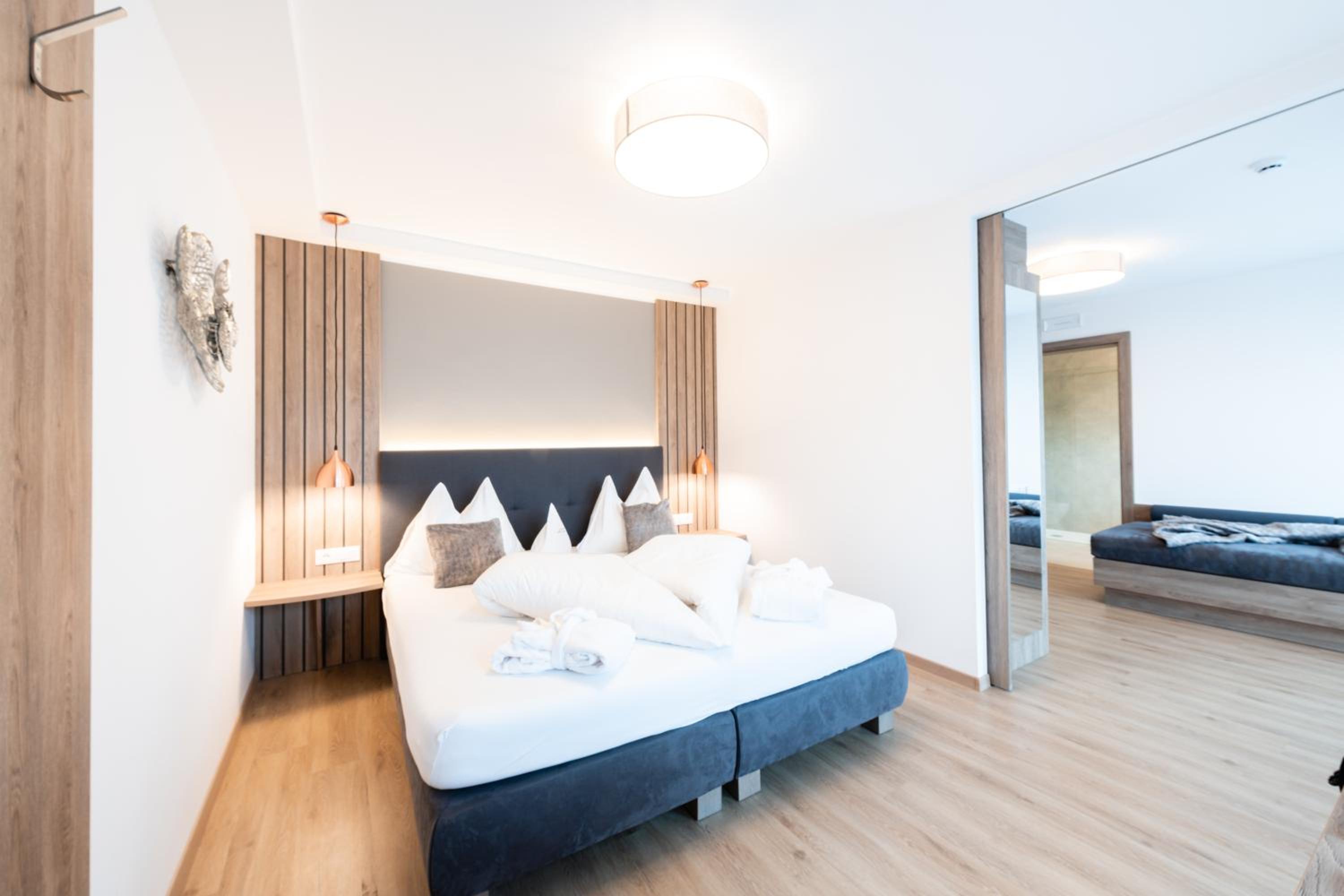 Junior Suite with Balcony - Photo 1