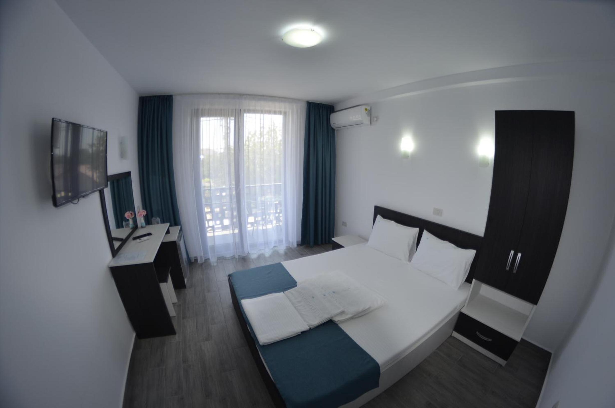 Double Room - Photo 7