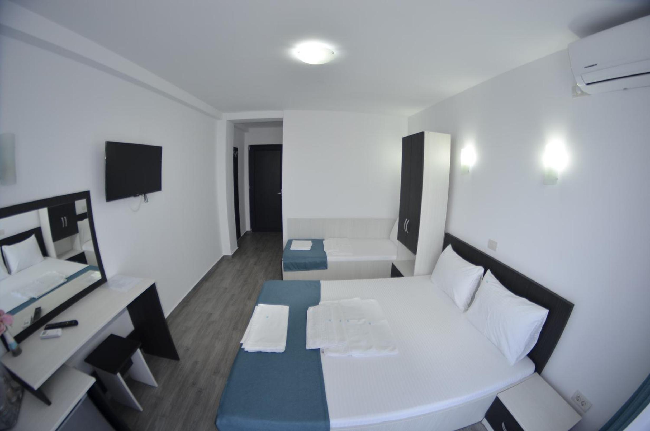 Triple Room - Photo 12