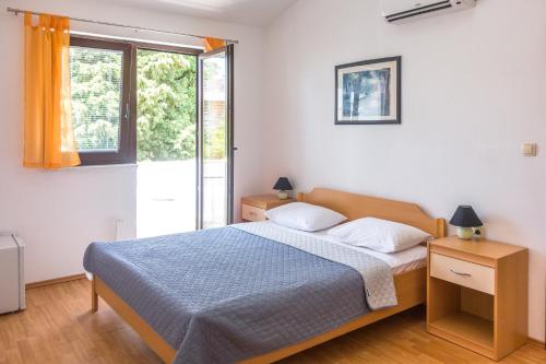 Queen Room with Balcony photo 1