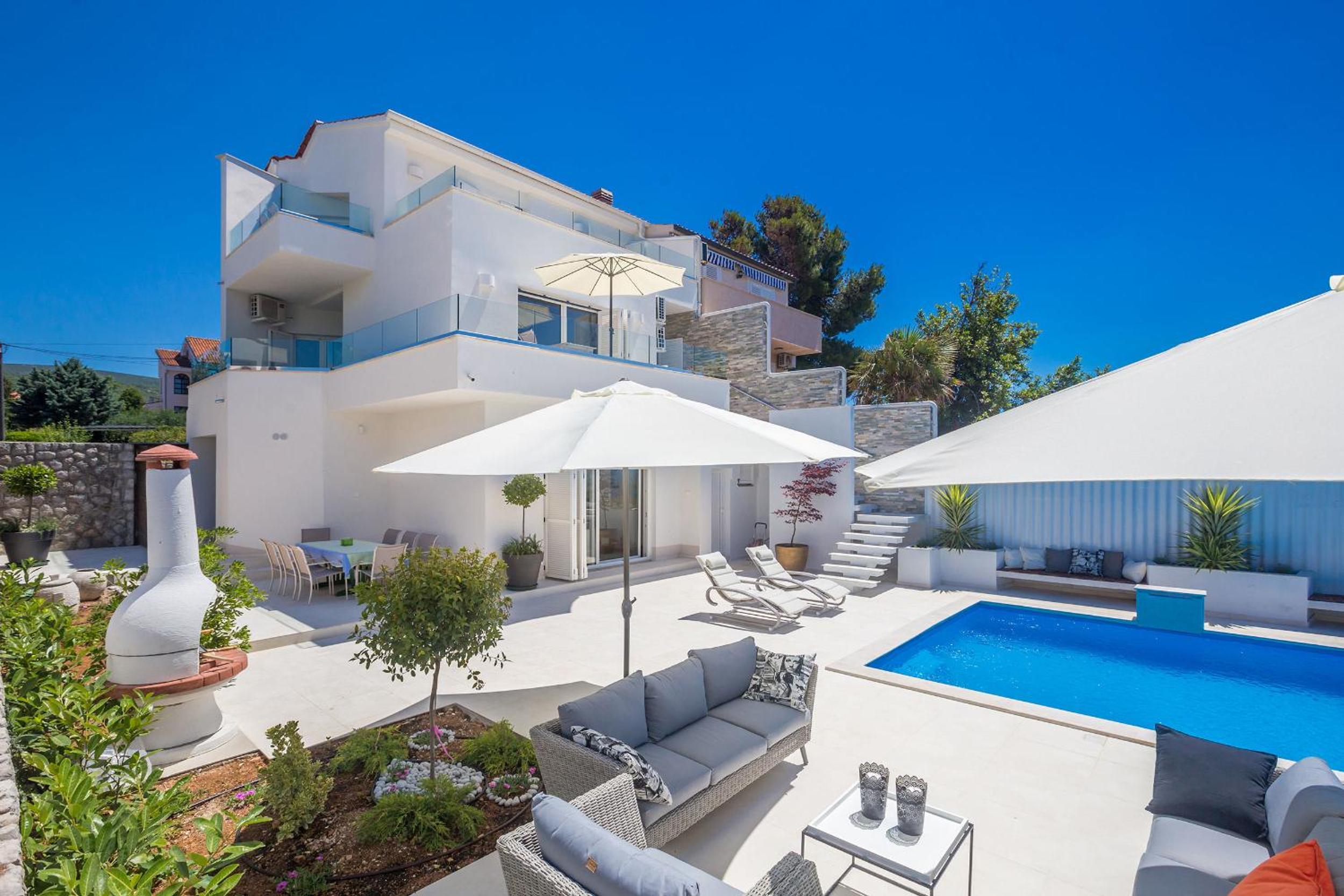Six-Bedroom Villa 