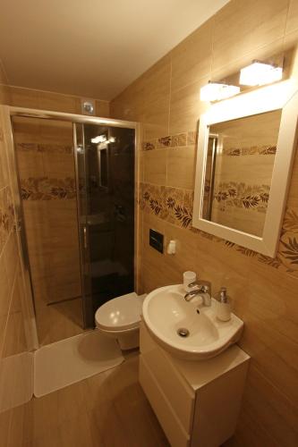 Triple Room with Private Bathroom photo 1