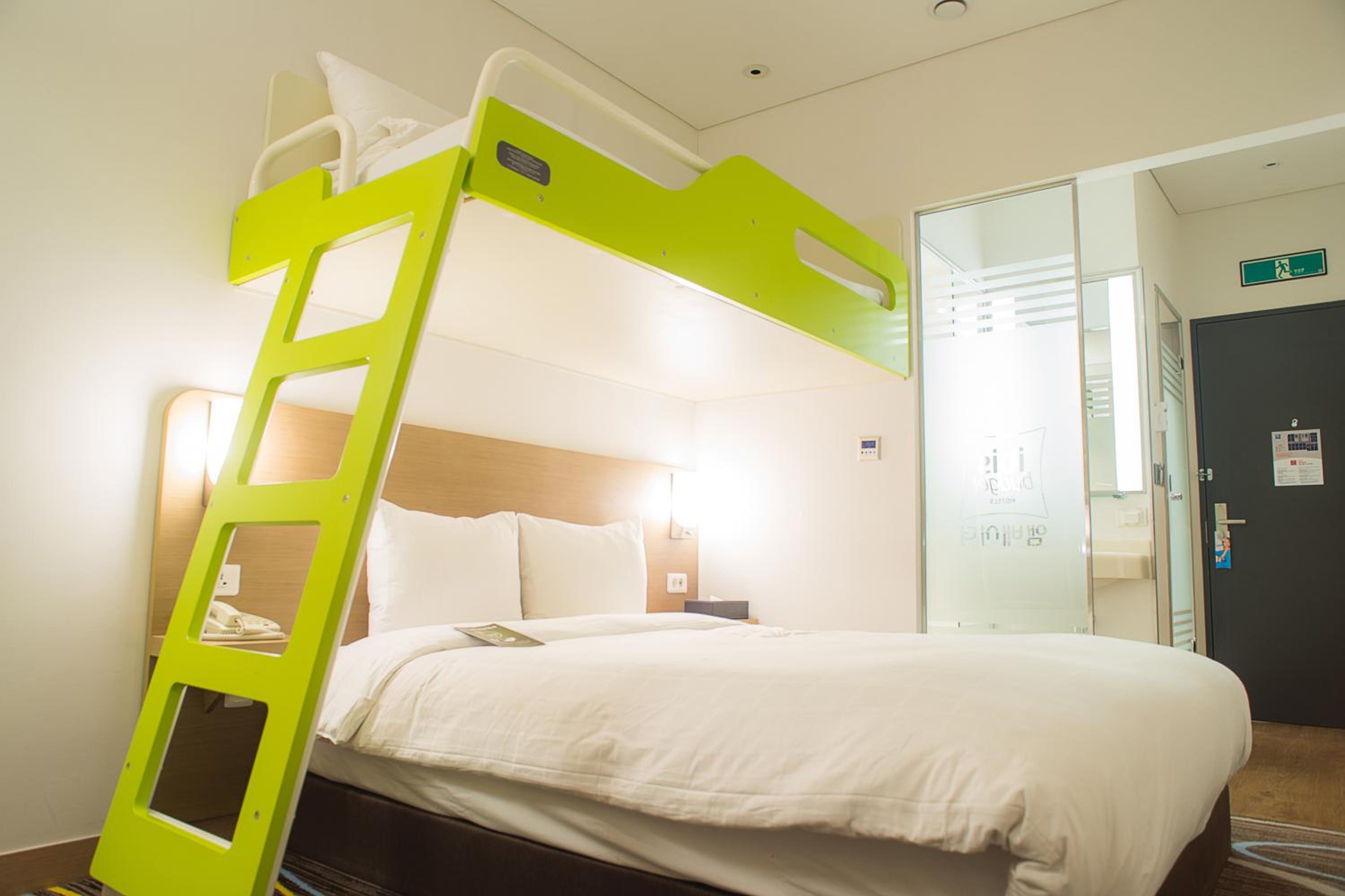 Standard Family Room with Bunk Bed photo 2