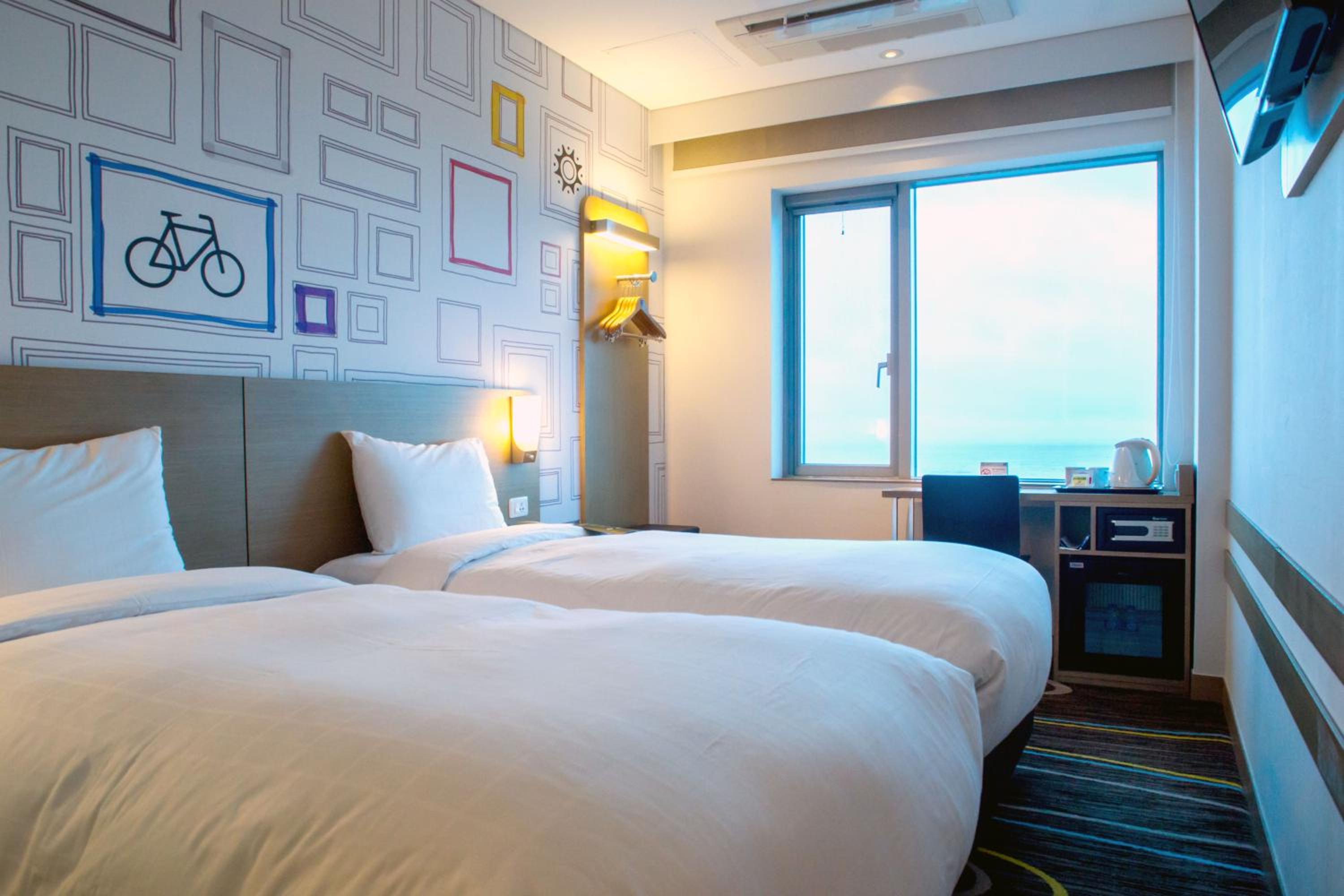 Standard Twin Room with Ocean View photo 1
