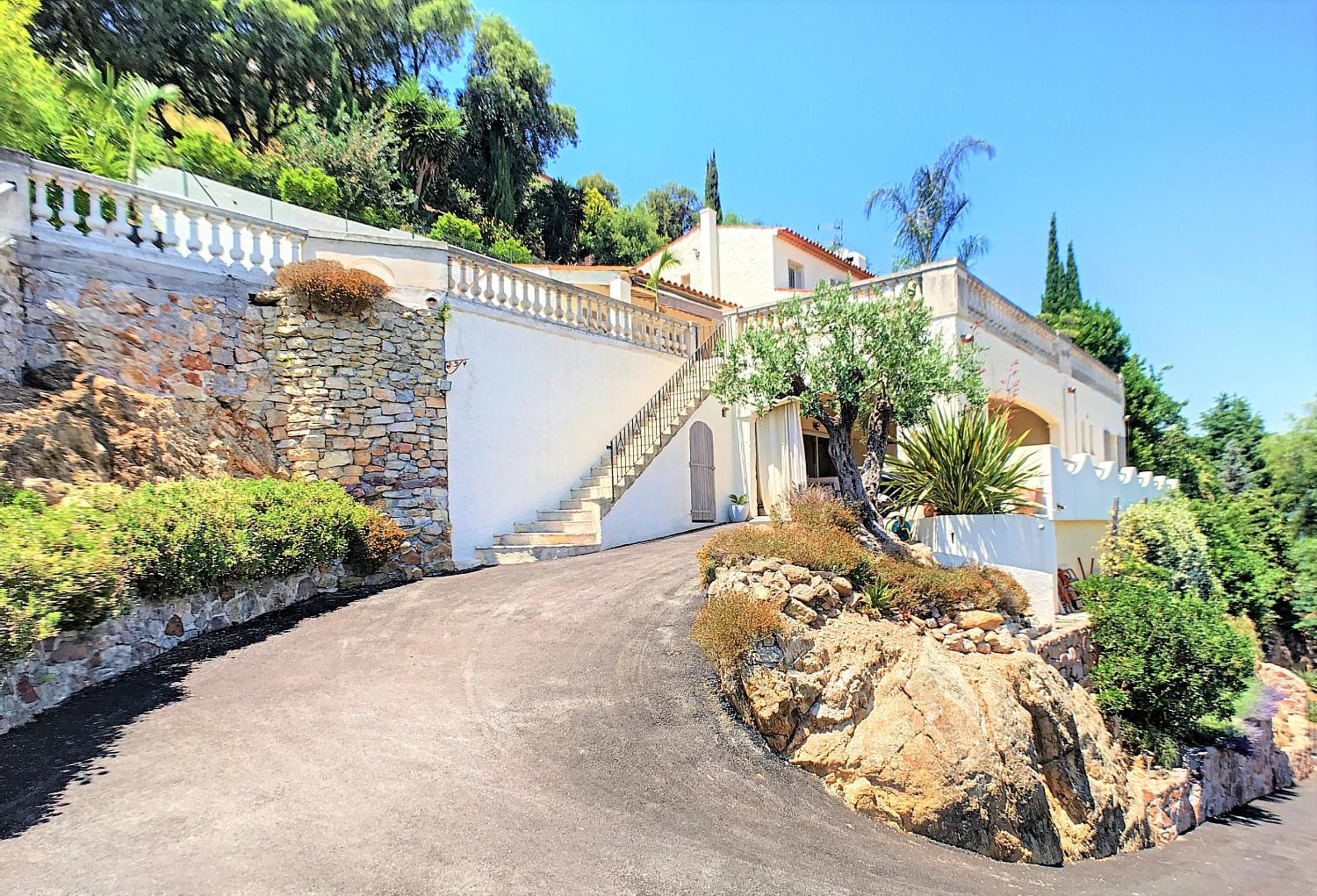 Three-Bedroom Villa (6 Adults)