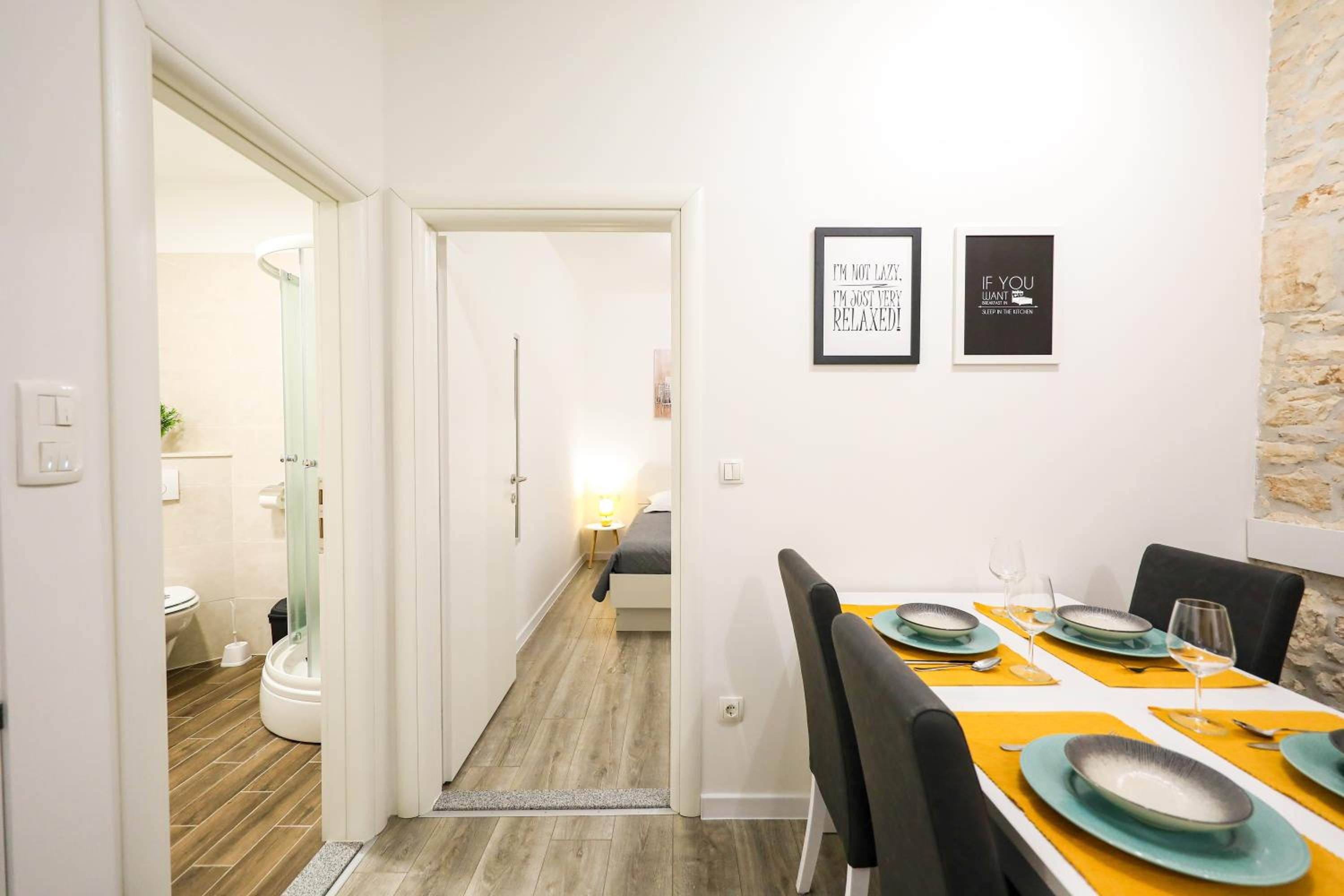 One-Bedroom Apartment photo 1