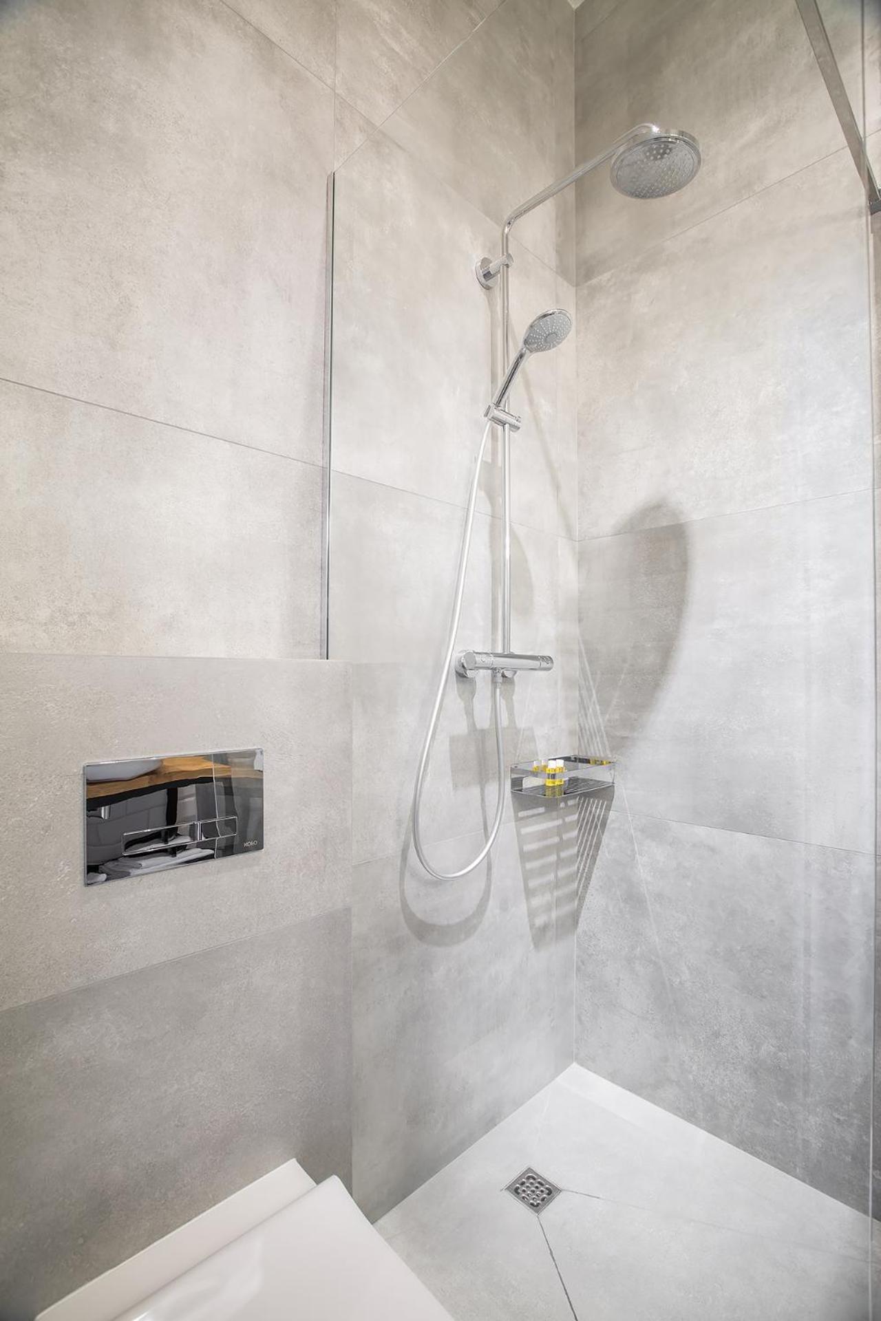 Studio Apartment - Photo 13
