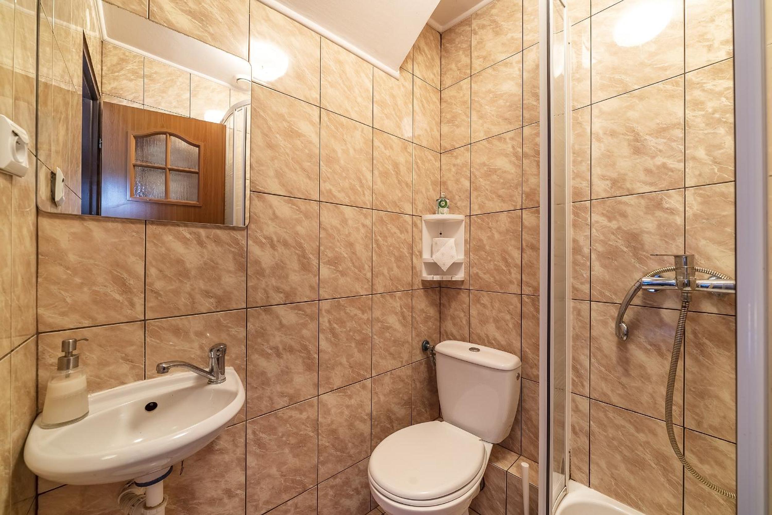Double Room - Photo 5