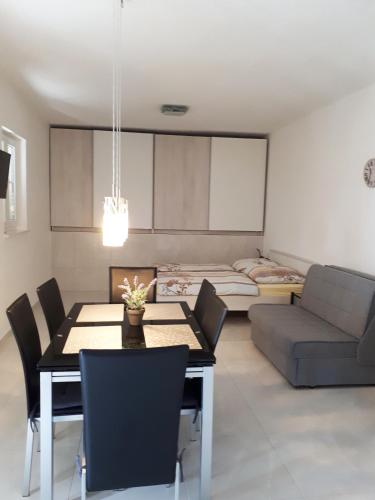 Studio Apartment photo 1