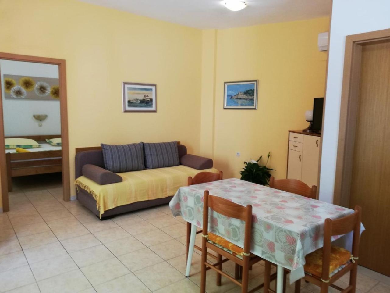 One-Bedroom Apartment - Photo 9