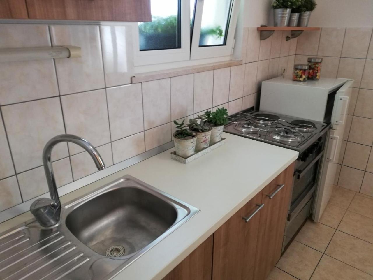 One-Bedroom Apartment - Photo 11