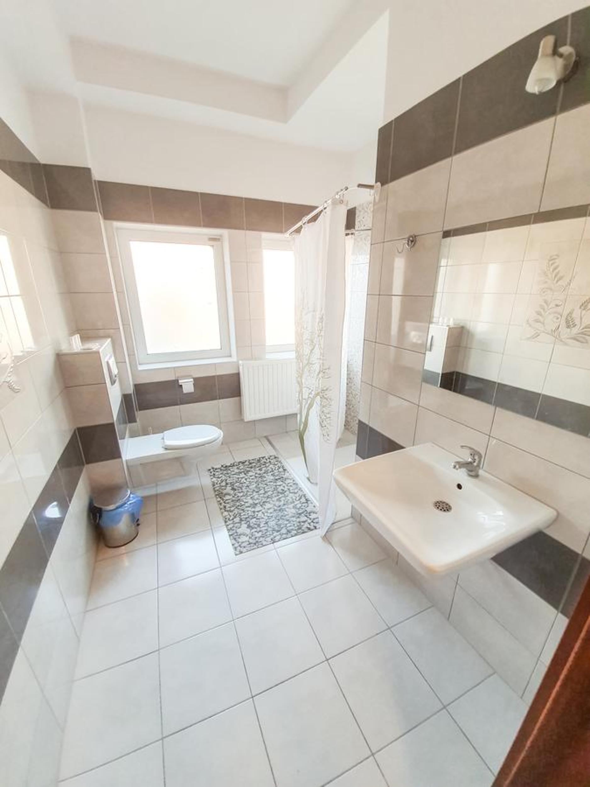 Triple Room with Private Bathroom - Photo 3