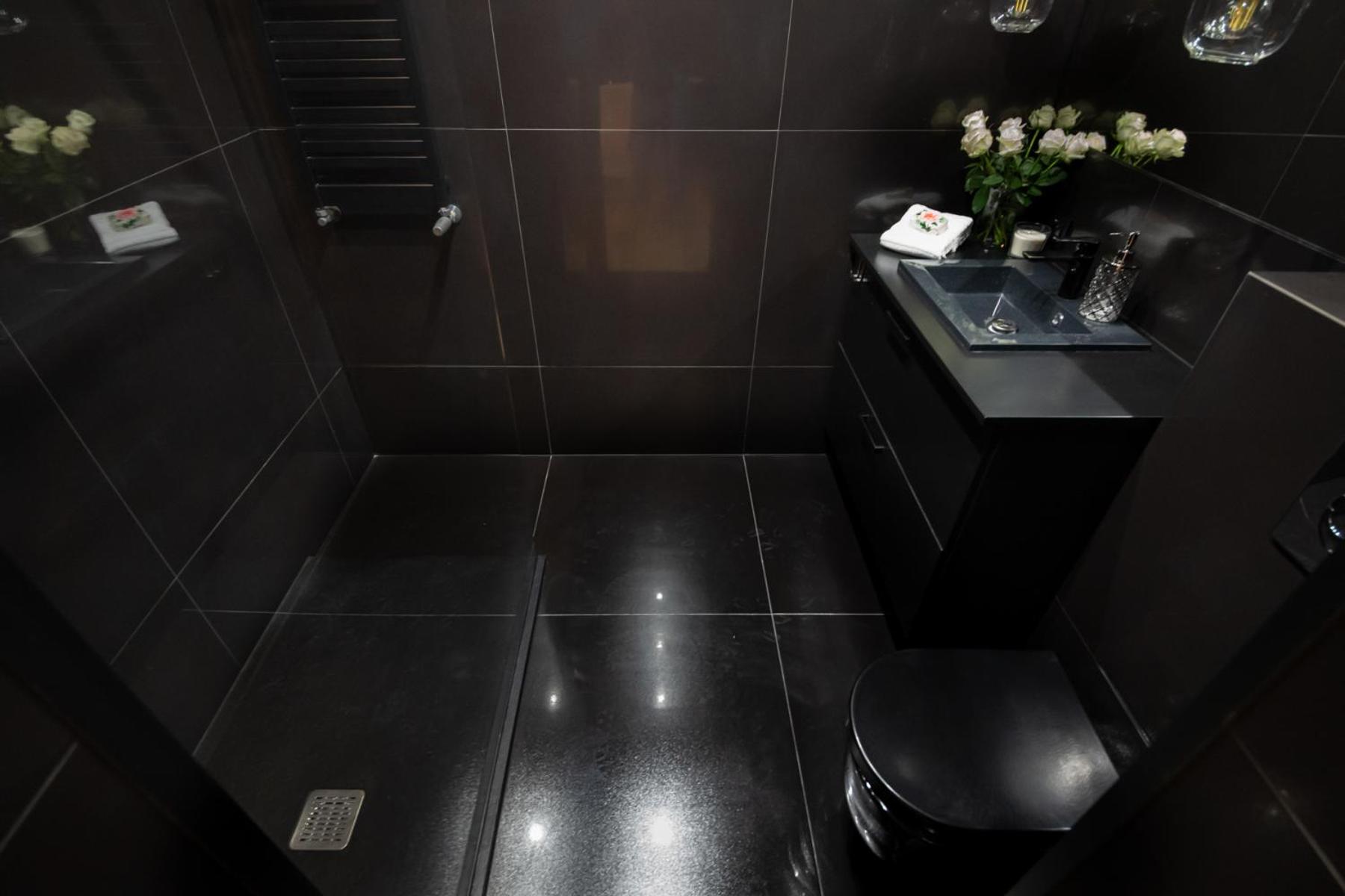 One-Bedroom Apartment - Photo 11