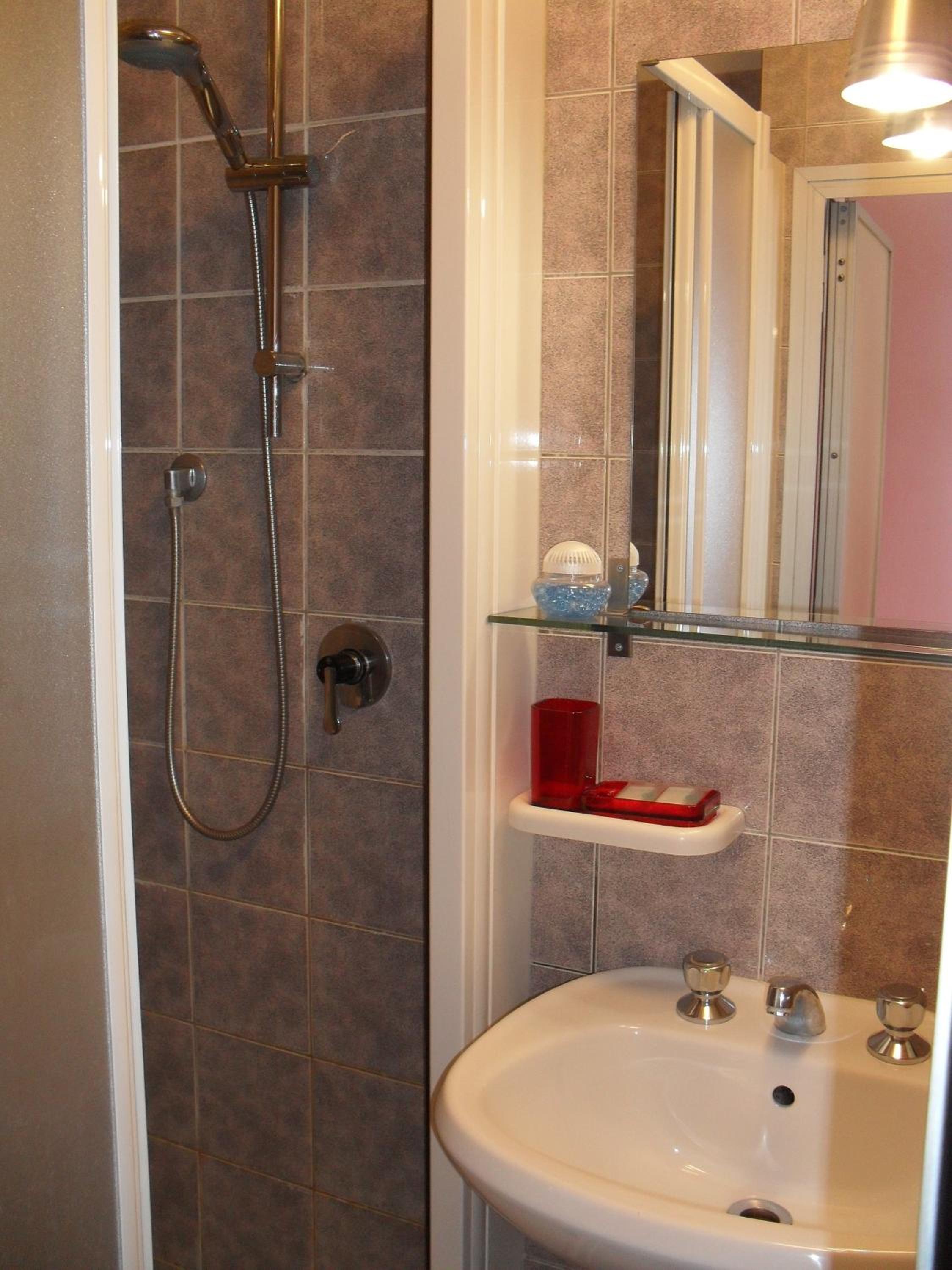 Double or Twin Room - Photo 12