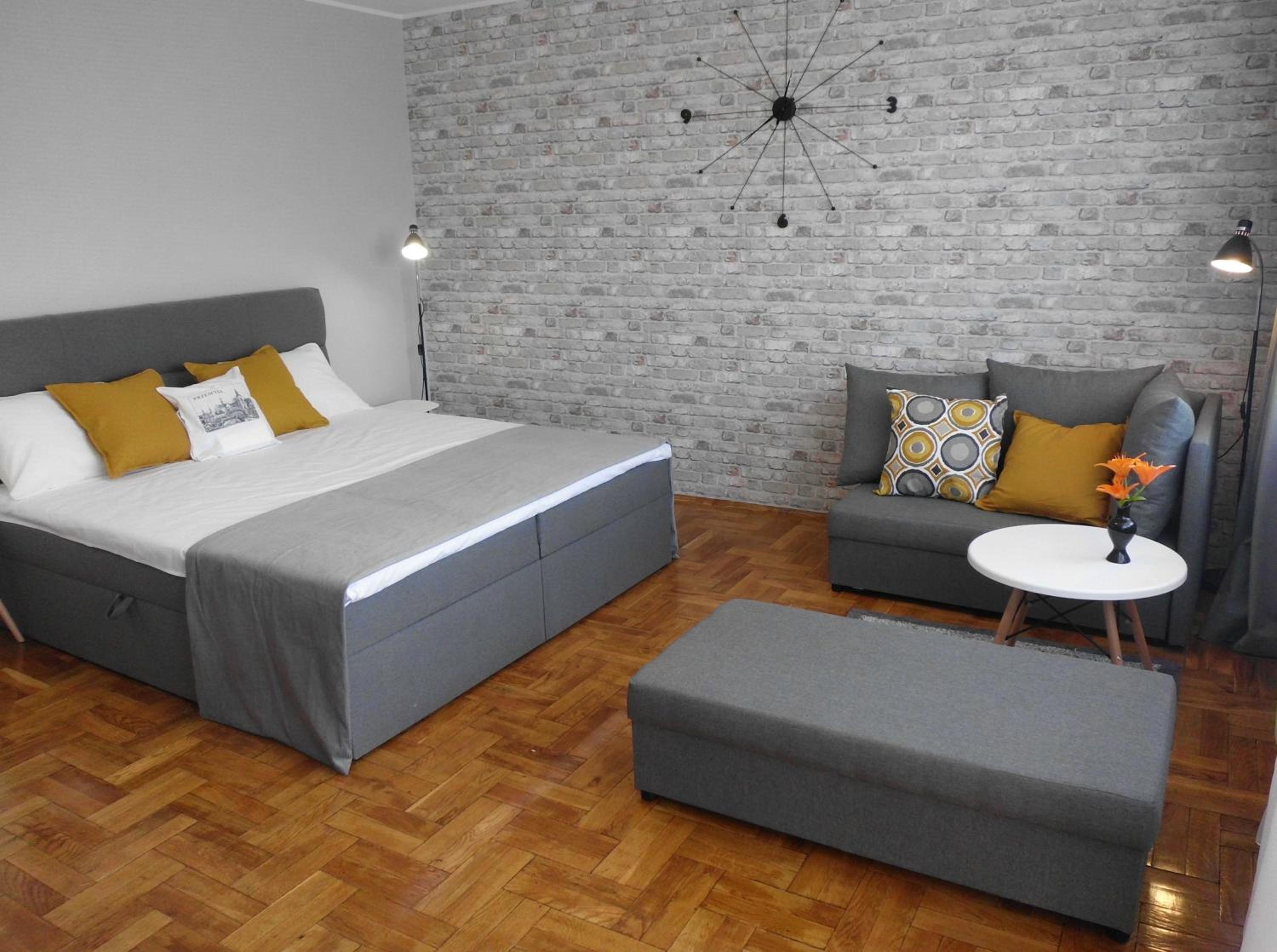 Apartment with Balcony photo 2