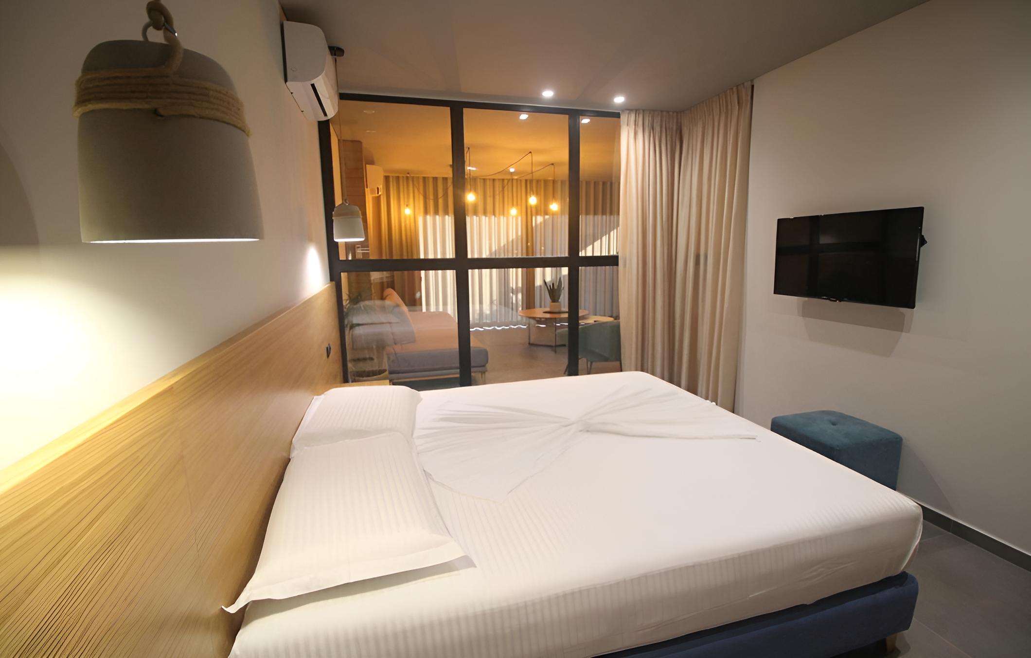 One-Bedroom Suite with Sea View