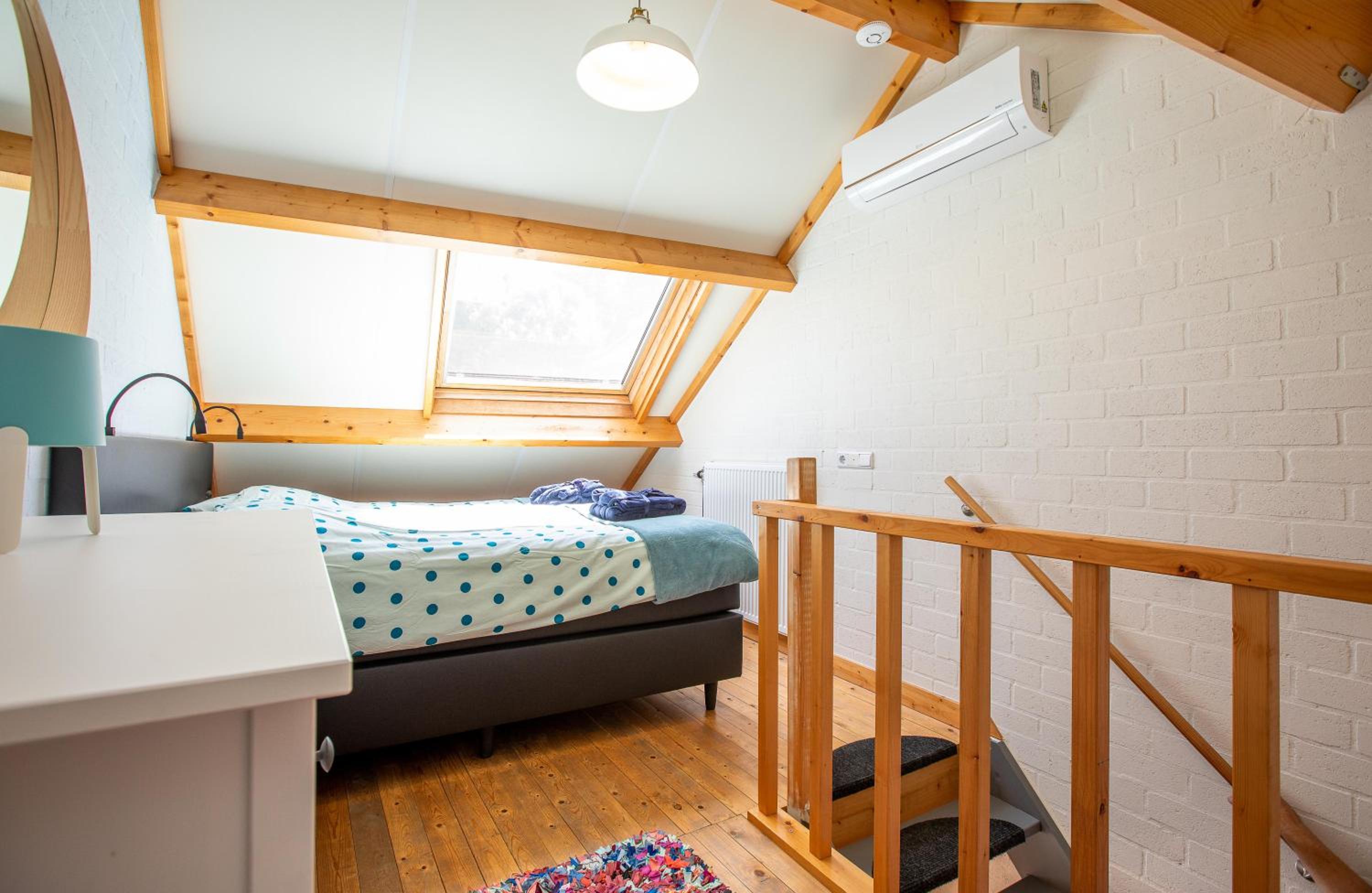 Double or Twin Room with Private Bathroom photo 3