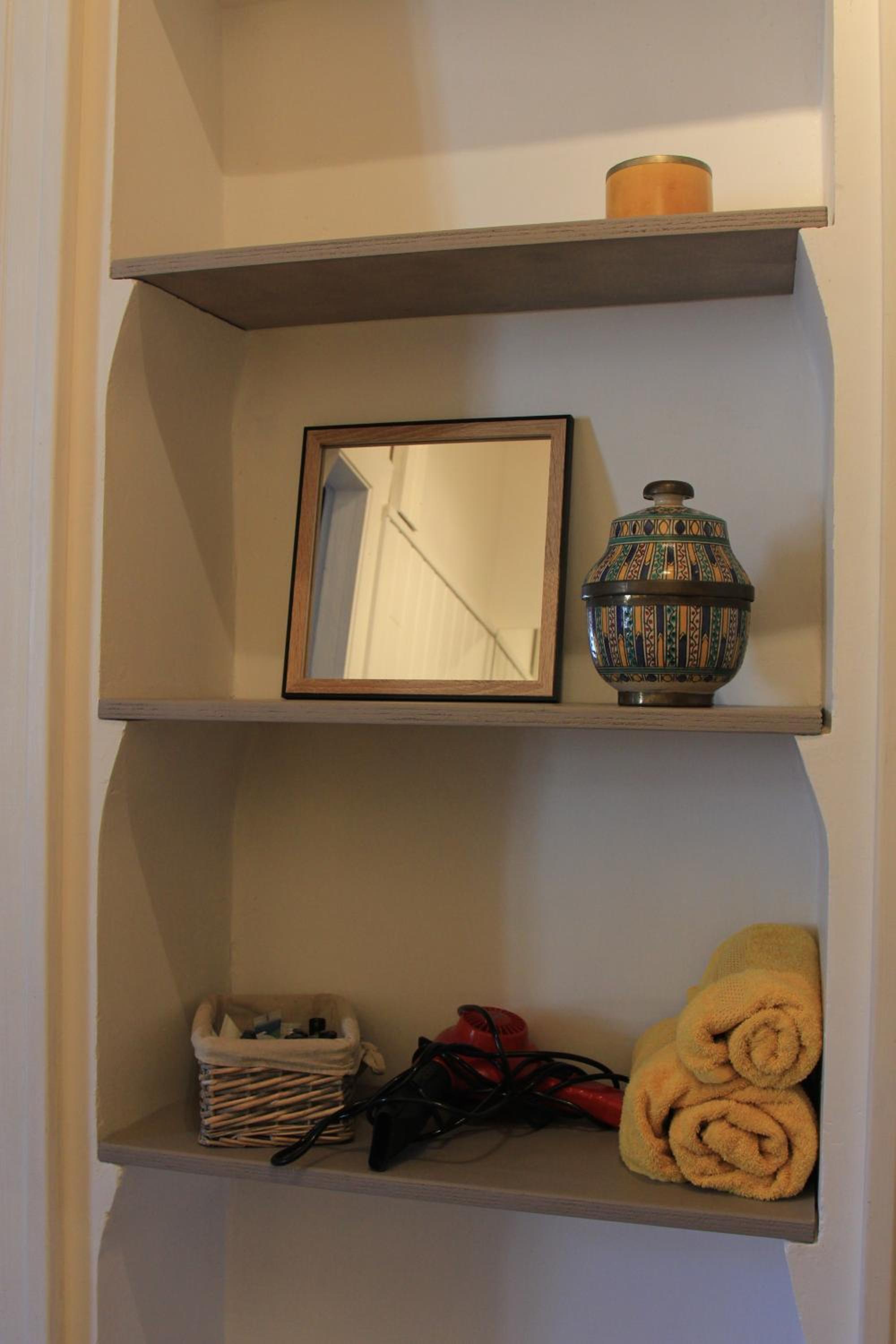 Triple Room with Private Bathroom - Photo 10