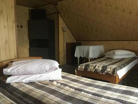 Quadruple Room with Shared Bathroom photo 2