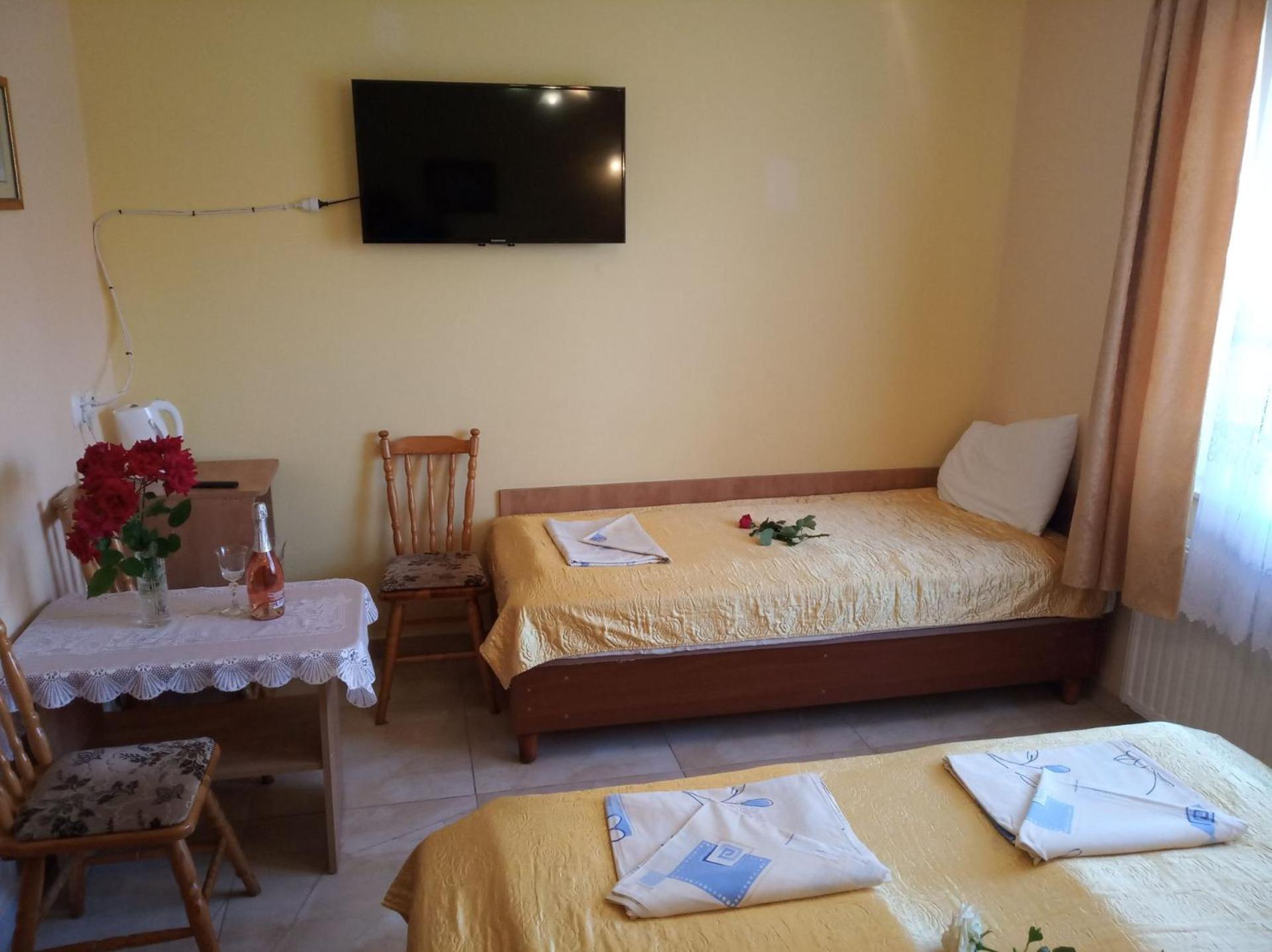Triple Room with Private Bathroom photo 1