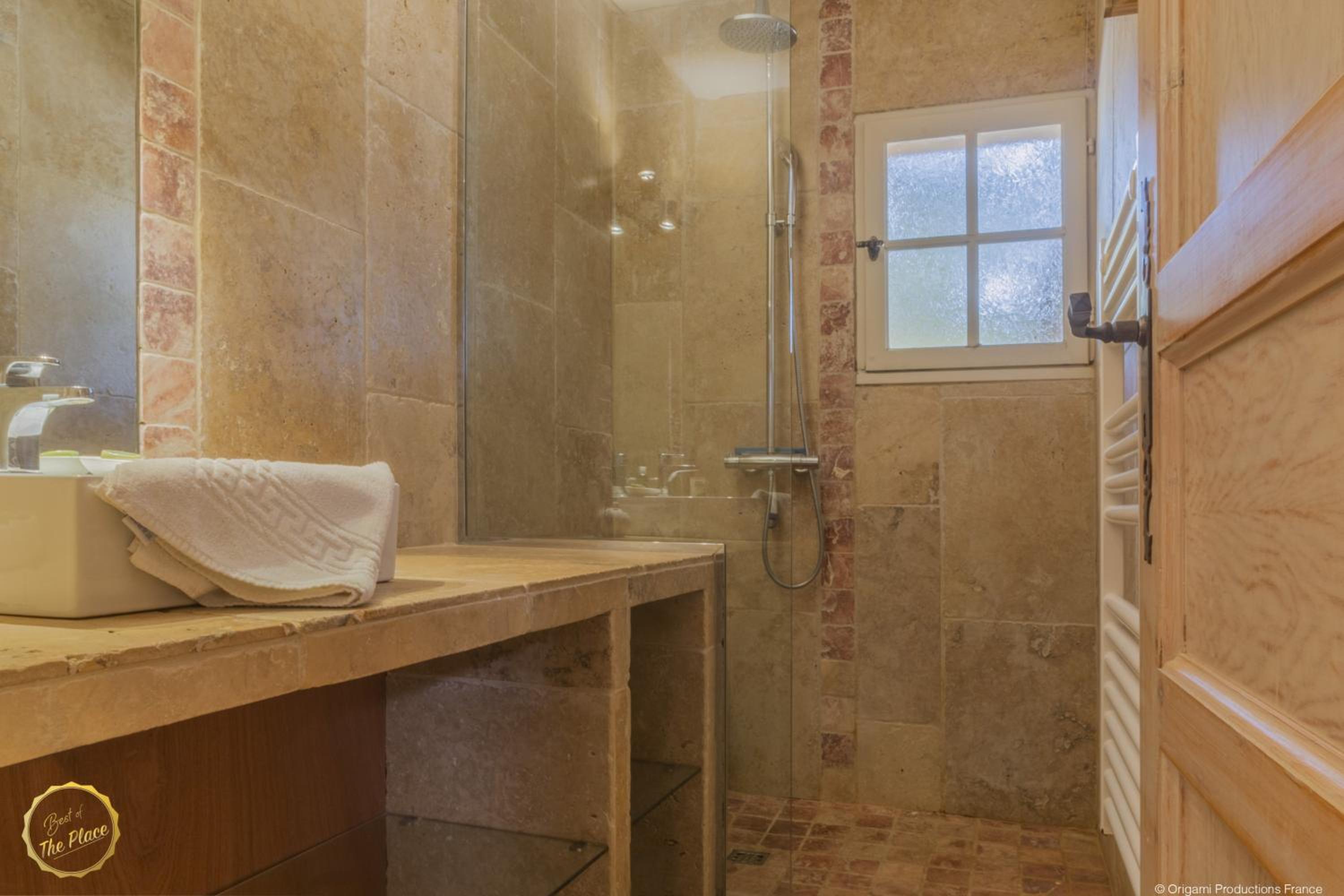 Two-Bedroom Villa (6 people) - Photo 9