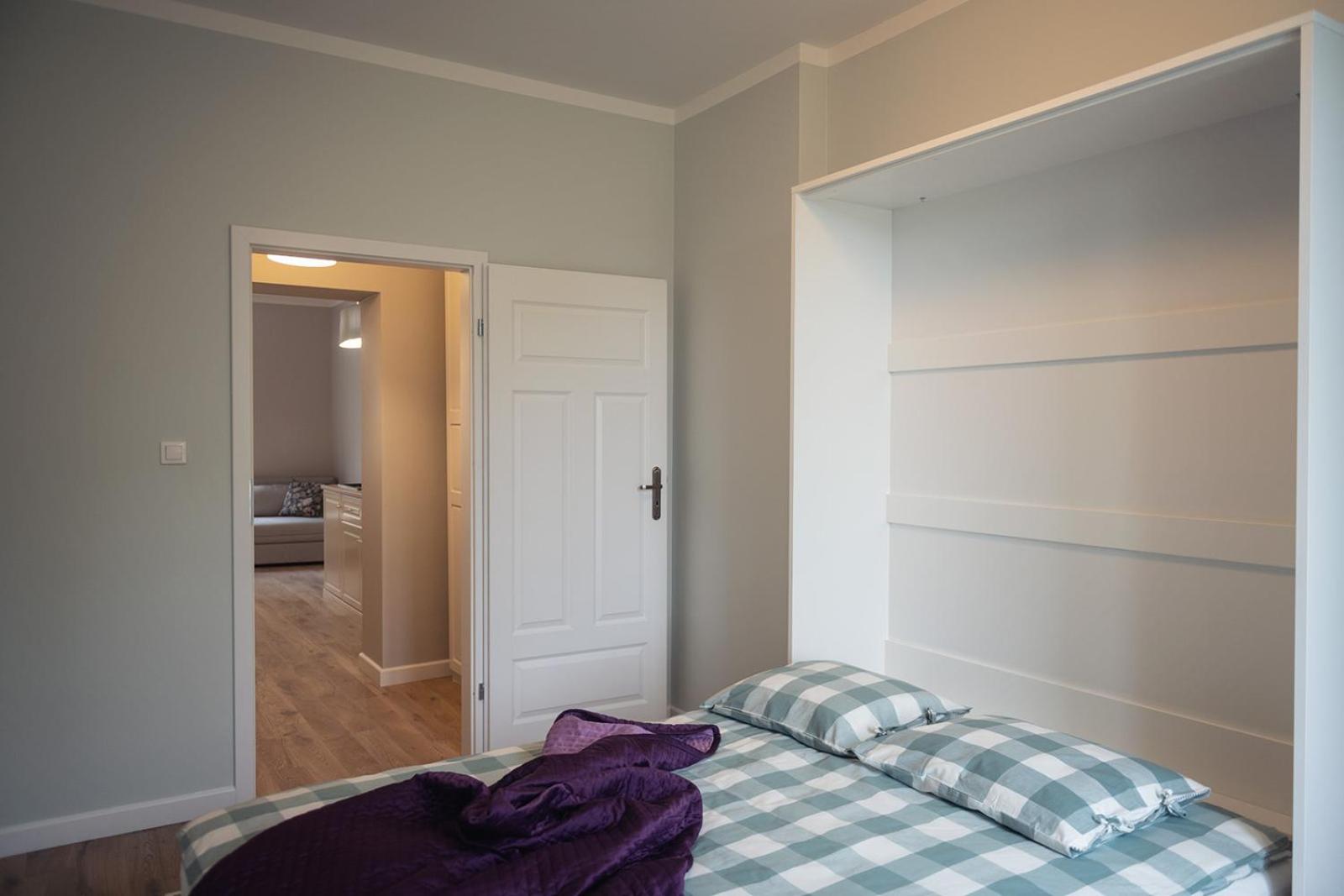 One-Bedroom Apartment - Photo 3