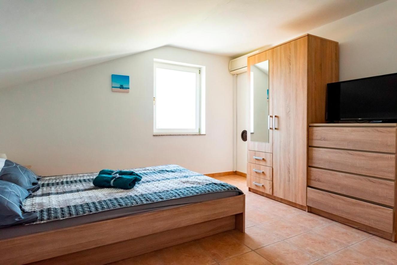 Studio Apartment - Photo 13