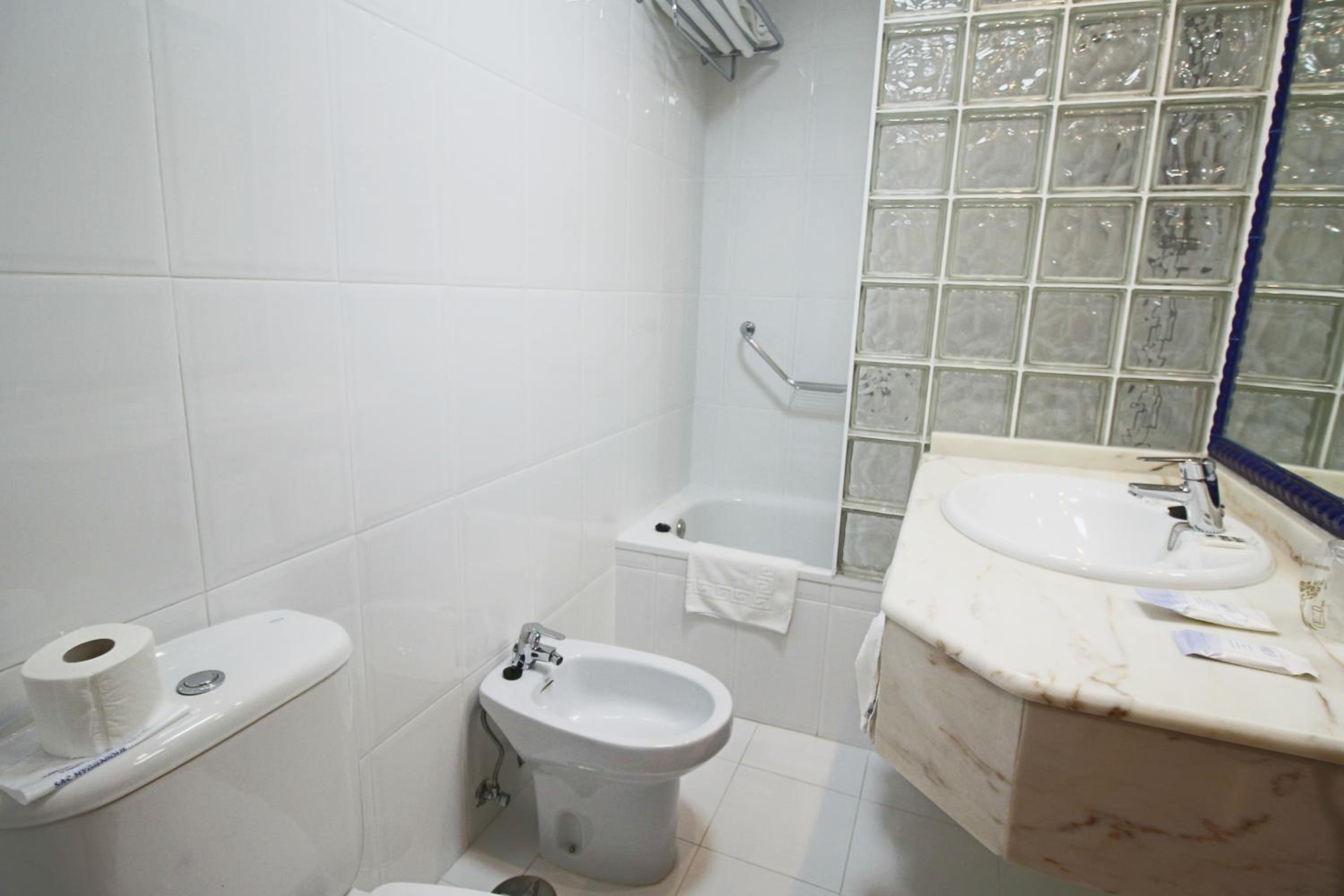 Economy Double or Twin Room - Attic - Photo 3
