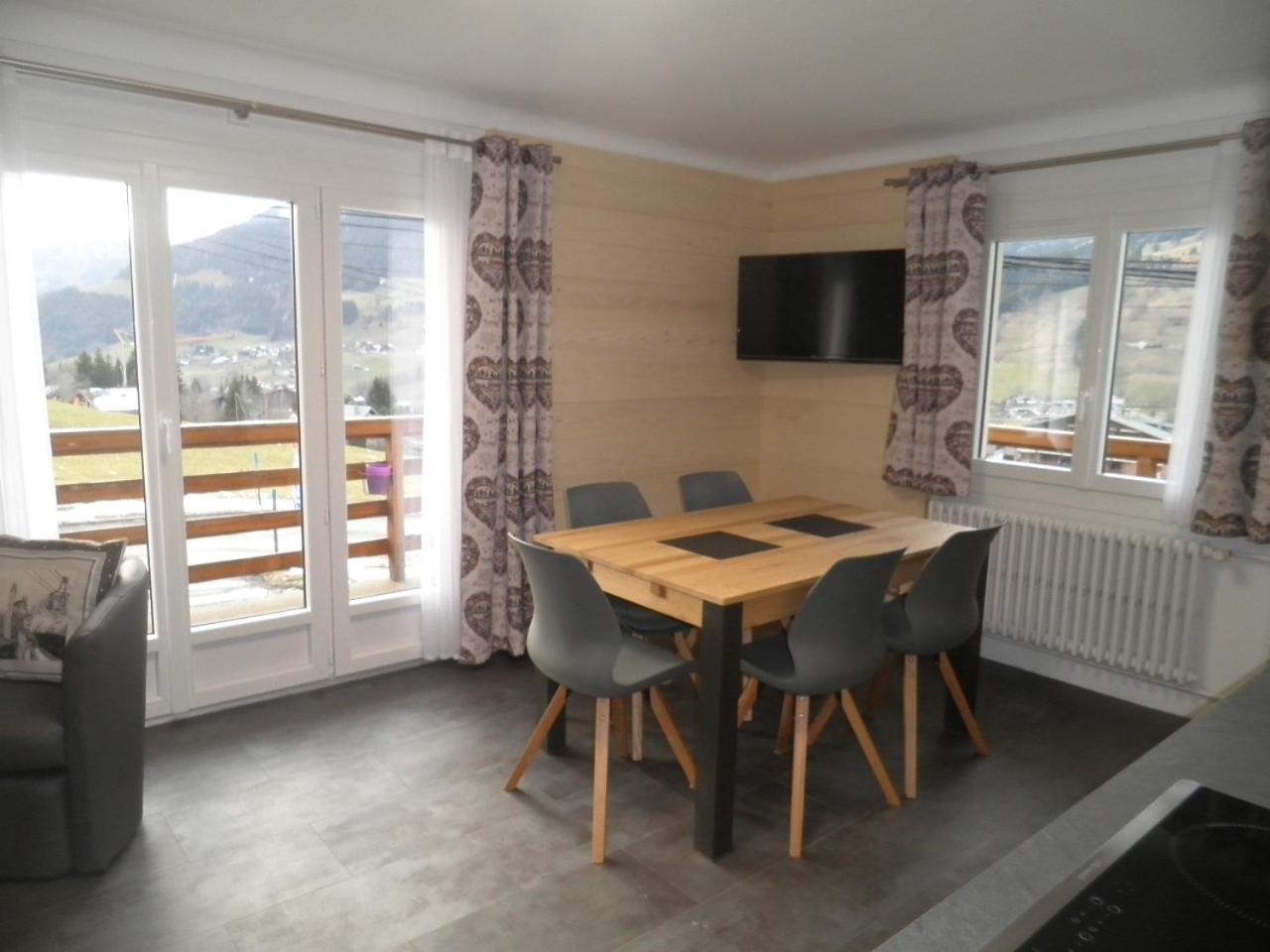 Apartment with Balcony photo 1