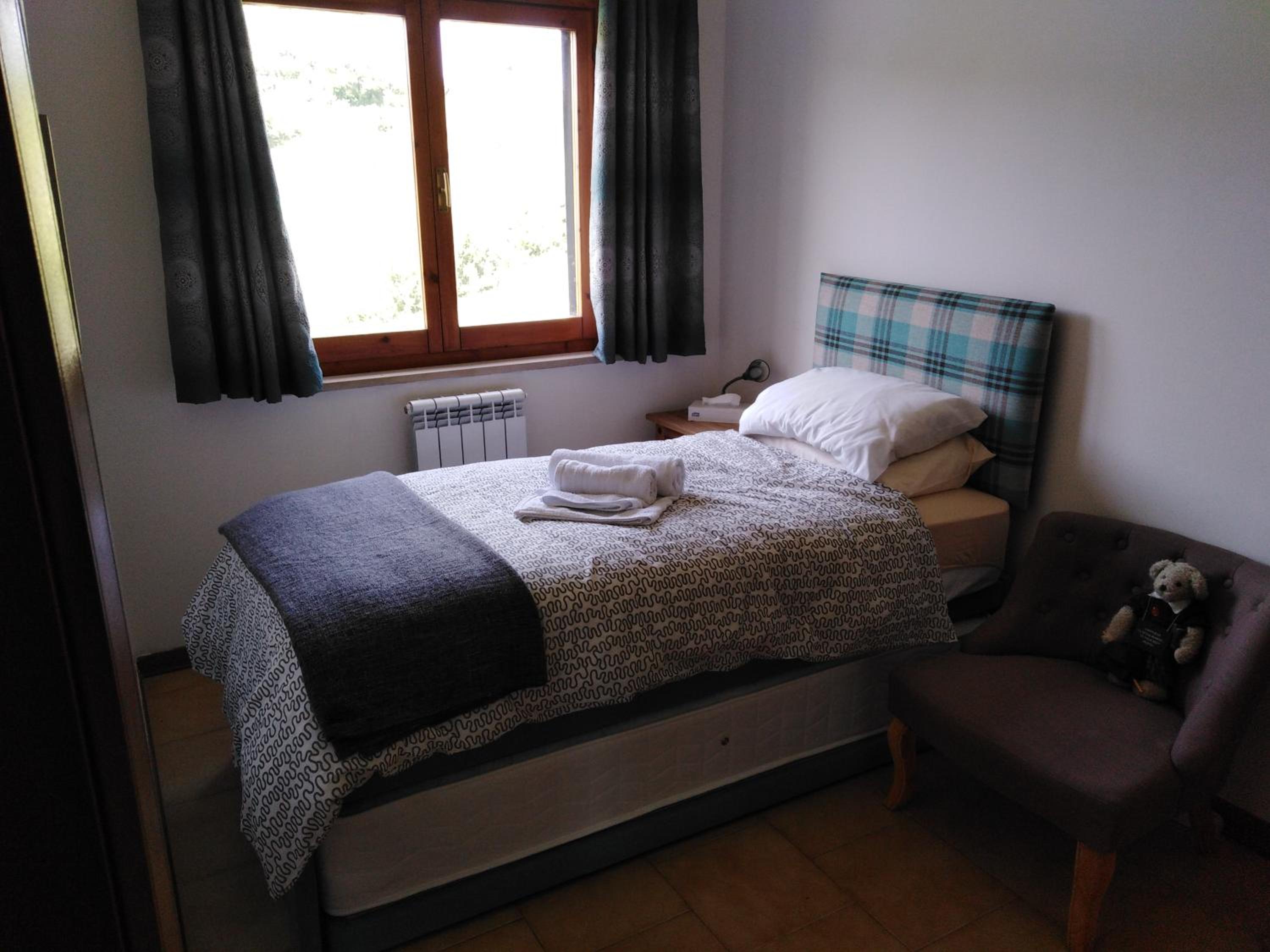 Single Room with Shared Bathroom