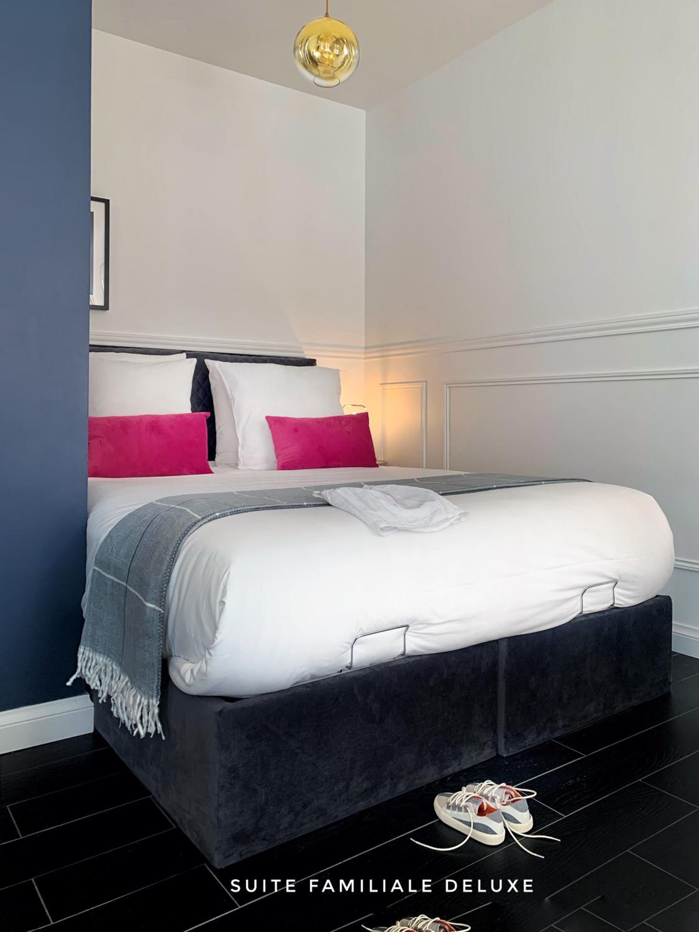 Deluxe Family Suite - Photo 8