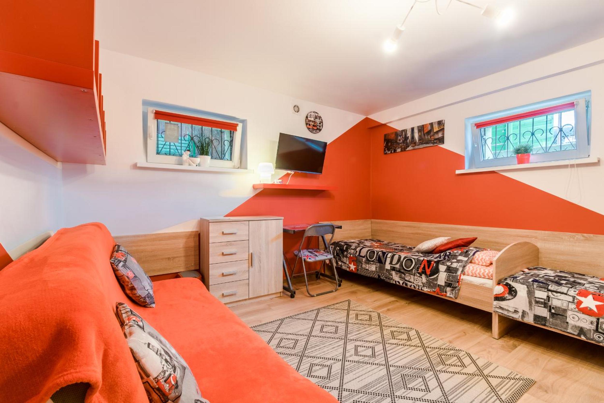 Economy Triple Room - Photo 3