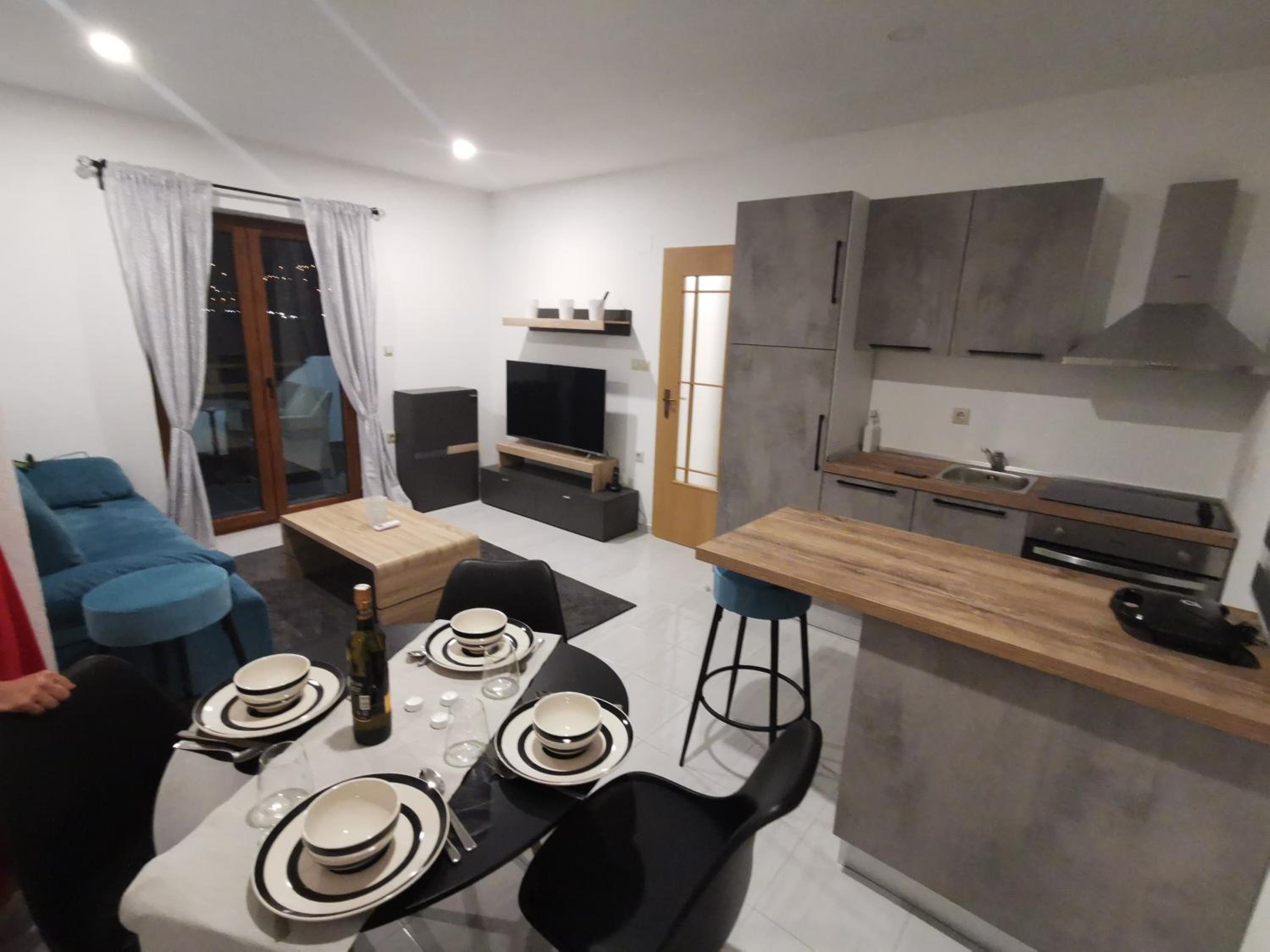 Apartment with Sea View - Photo 4