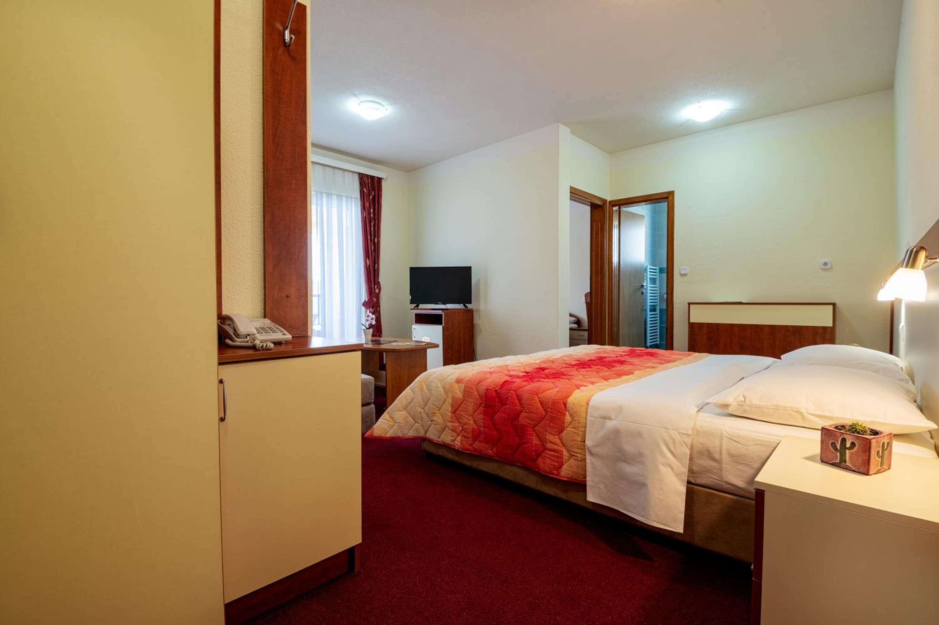 Suite with Sea View (4 Adults) - Photo 1