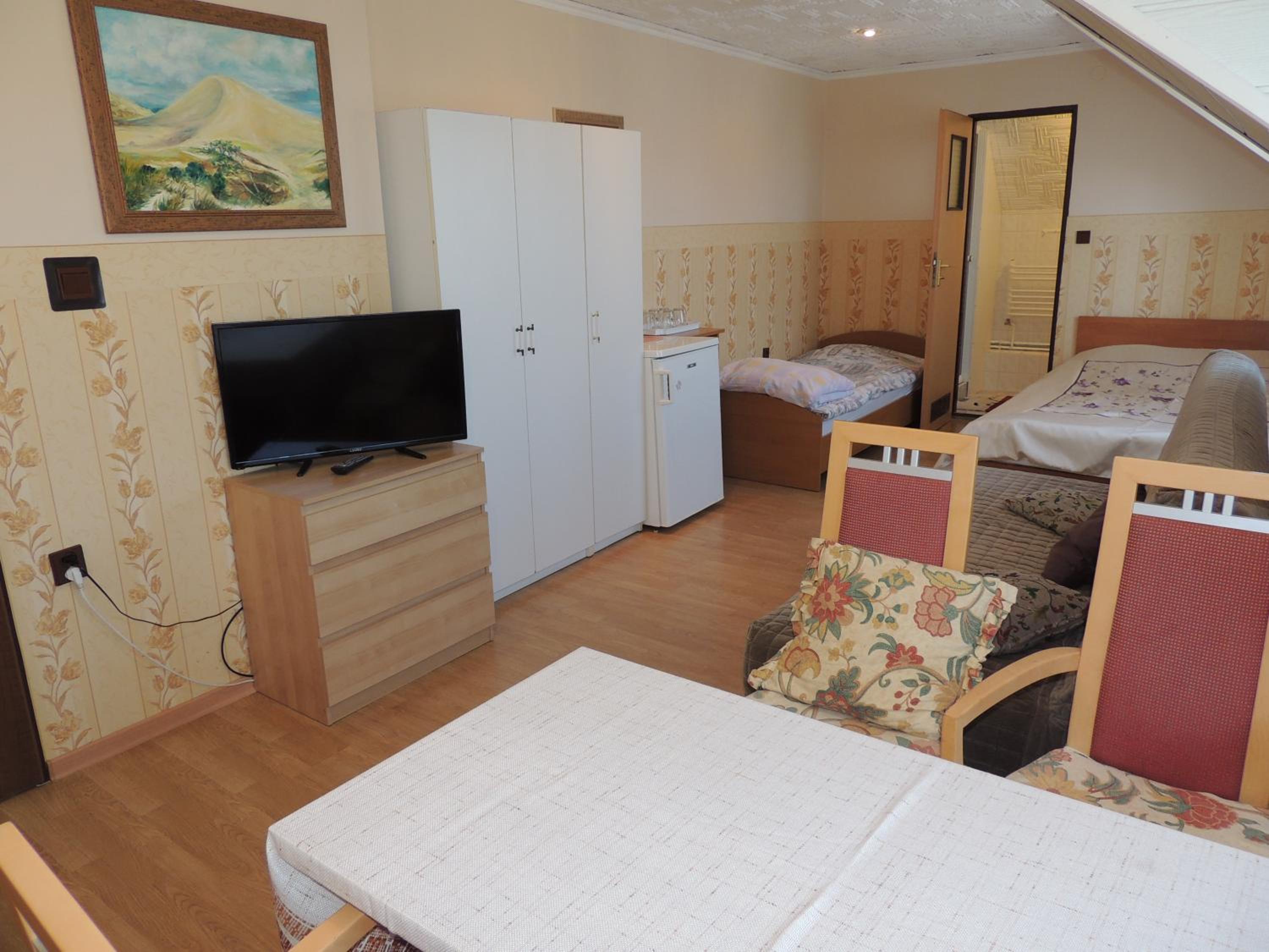 Quadruple Room with Private Bathroom photo 2