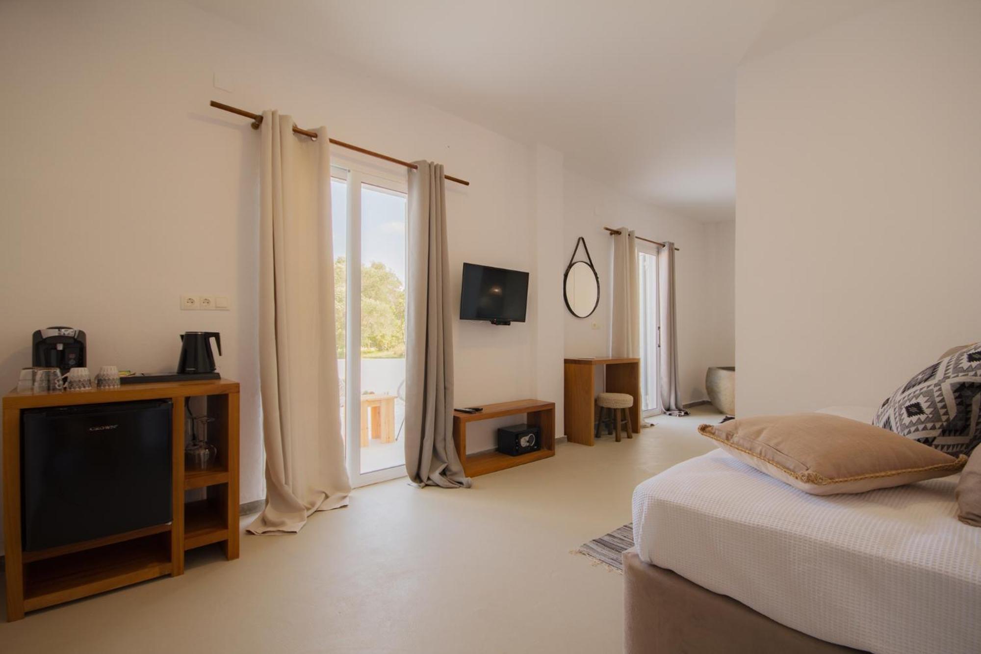 Deluxe Suite with Spa Bath