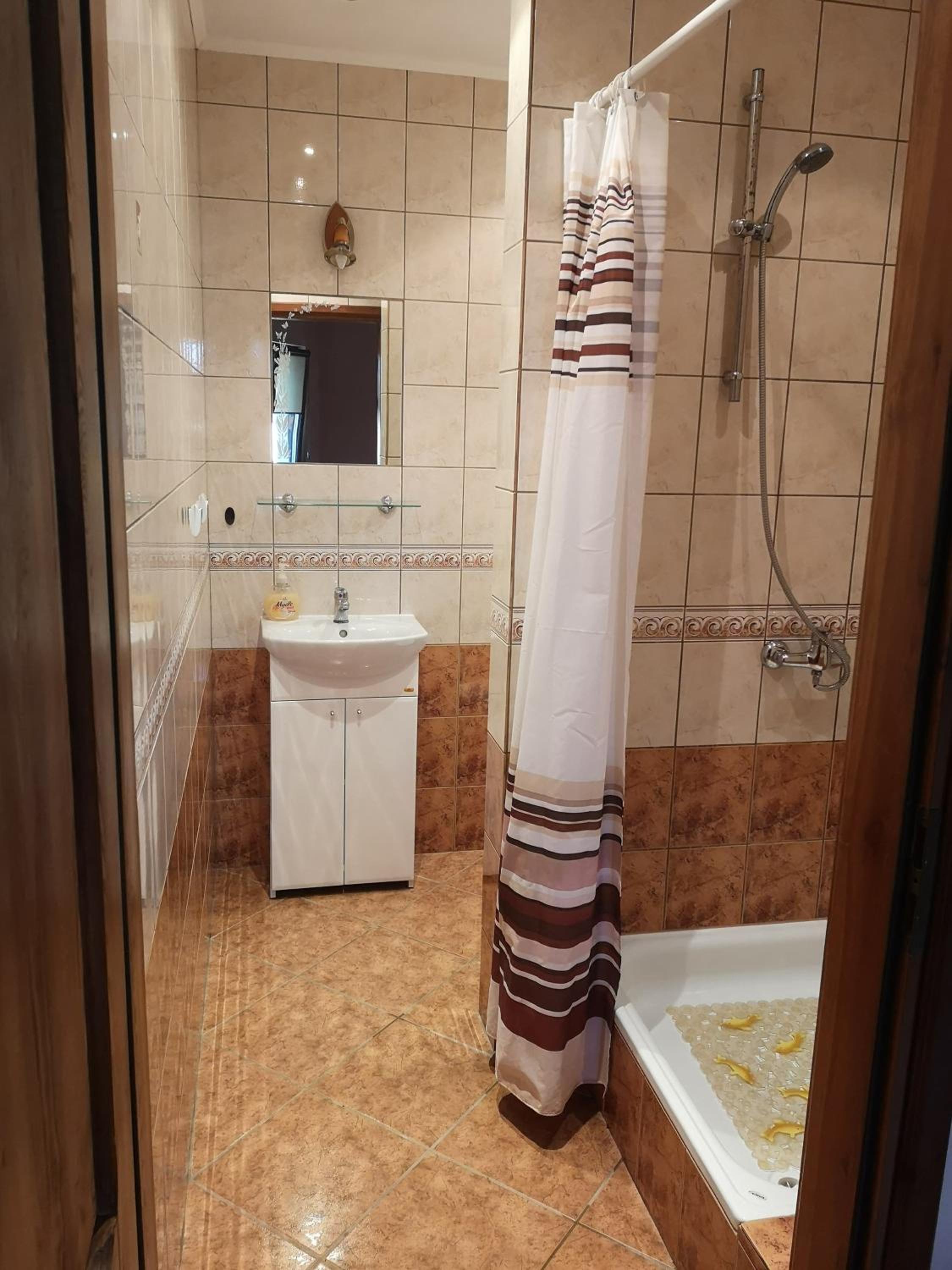 Triple Room with Private Bathroom - Photo 2
