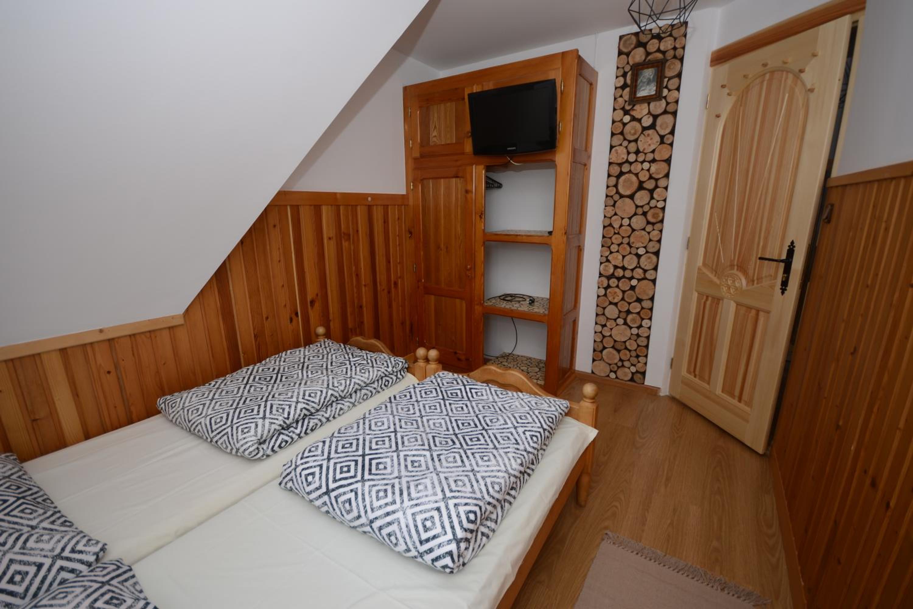 Two-Bedroom Apartment - Photo 31
