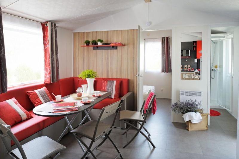 Comfort Mobile Home (3 bedrooms) - Photo 2