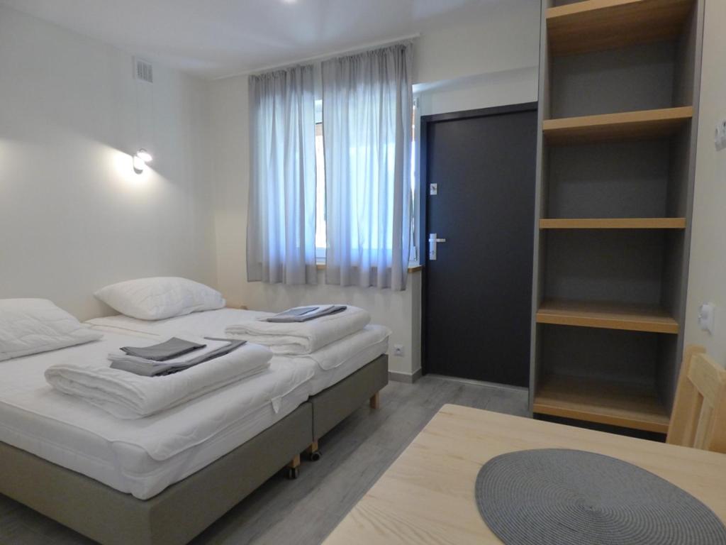 Twin Room with Shower - Photo 1