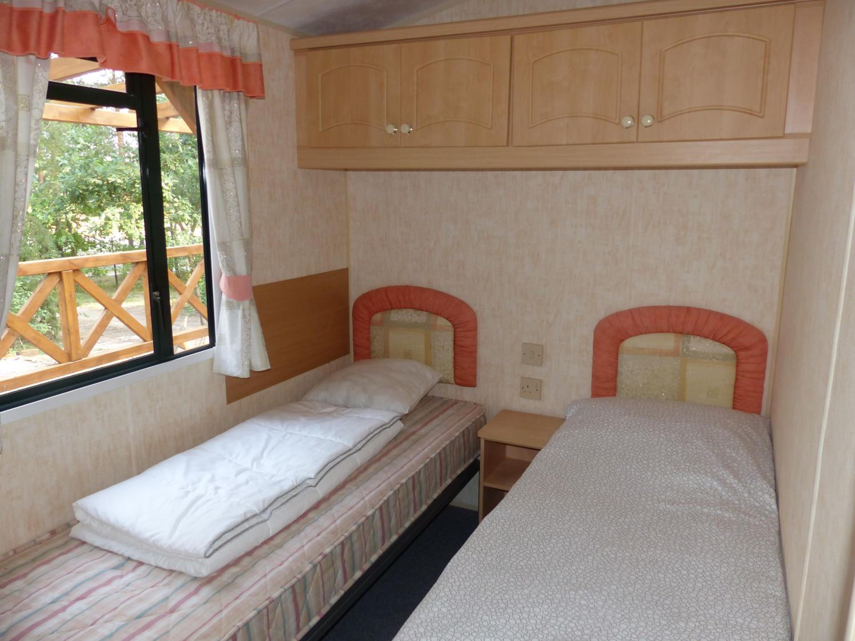Mobile Home - Photo 4