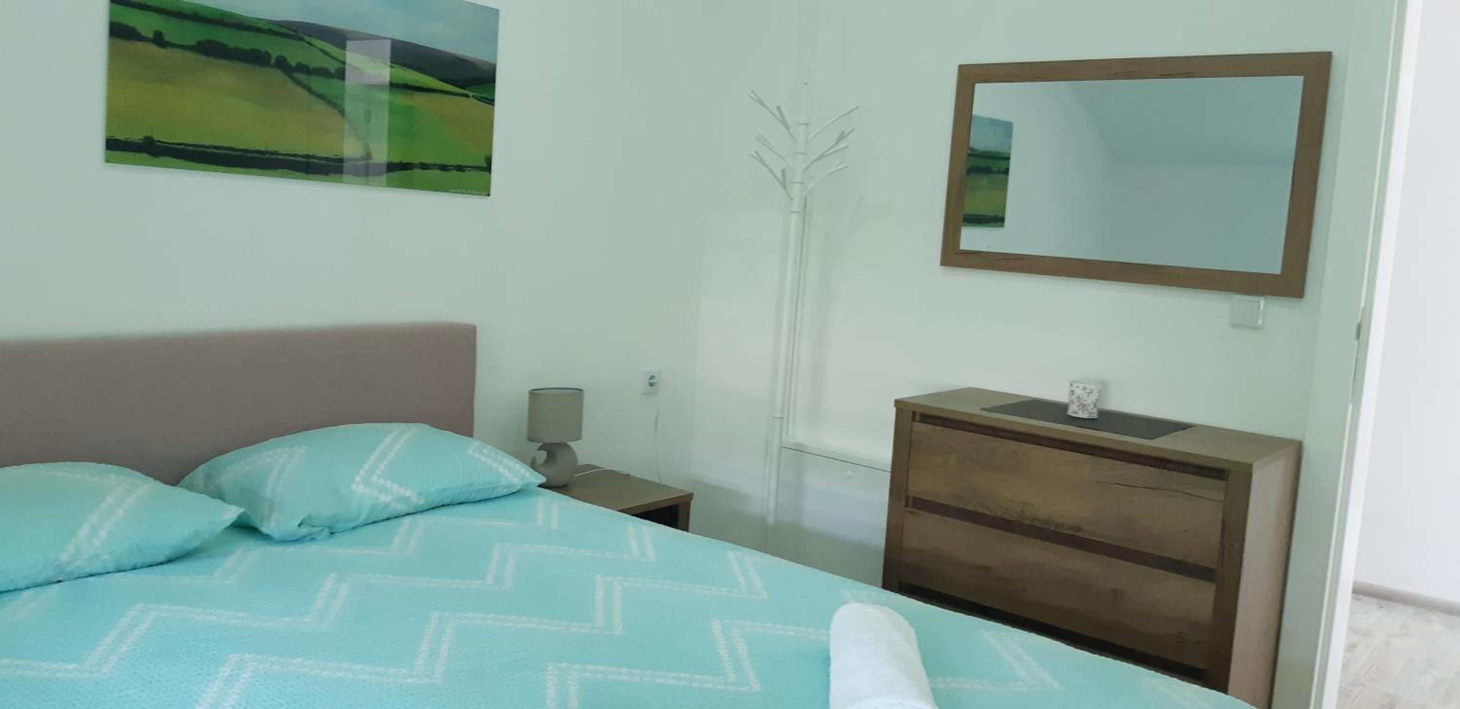 Apartment with Mountain View - Photo 3