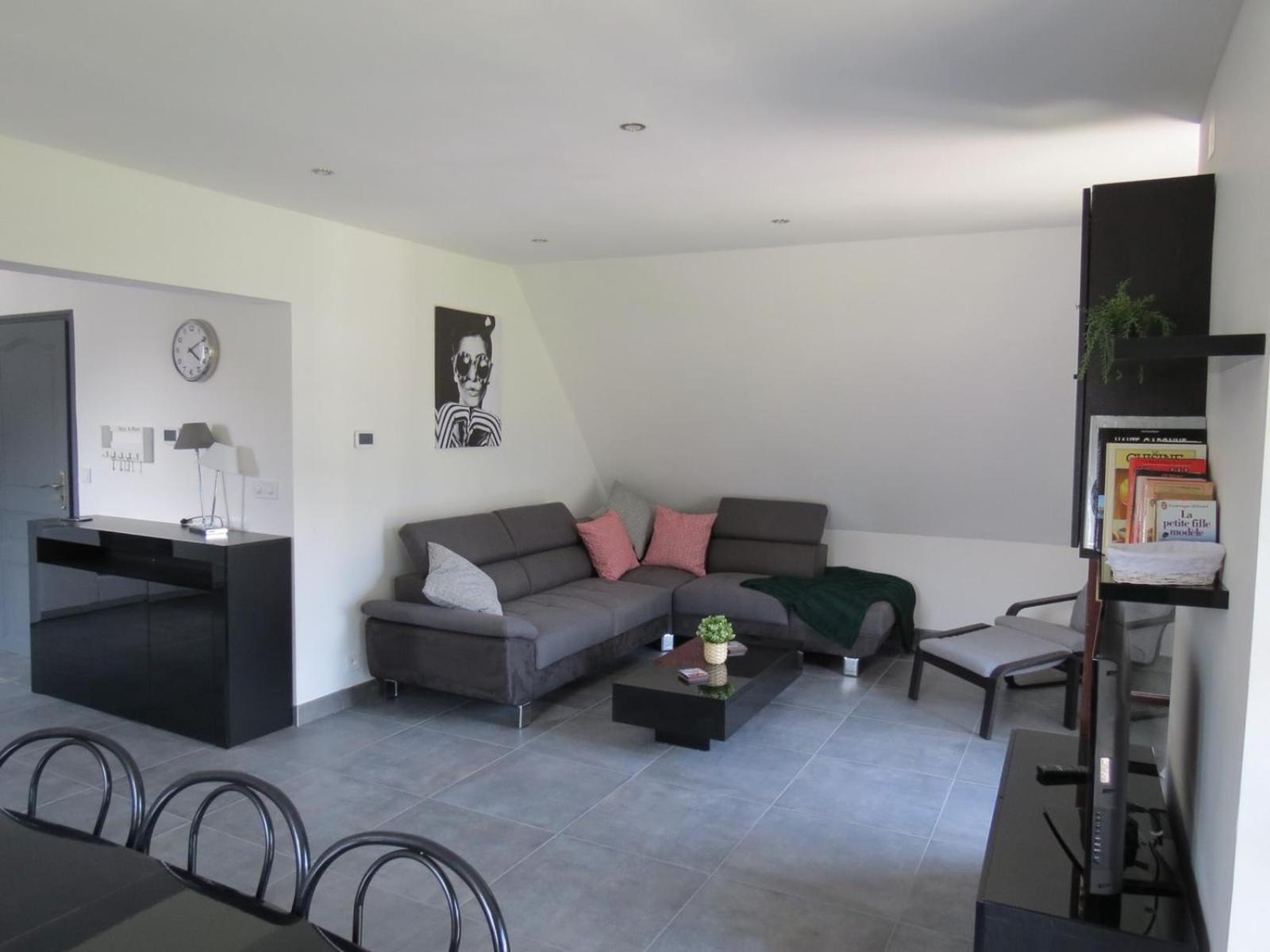 Three-Bedroom Apartment photo 2