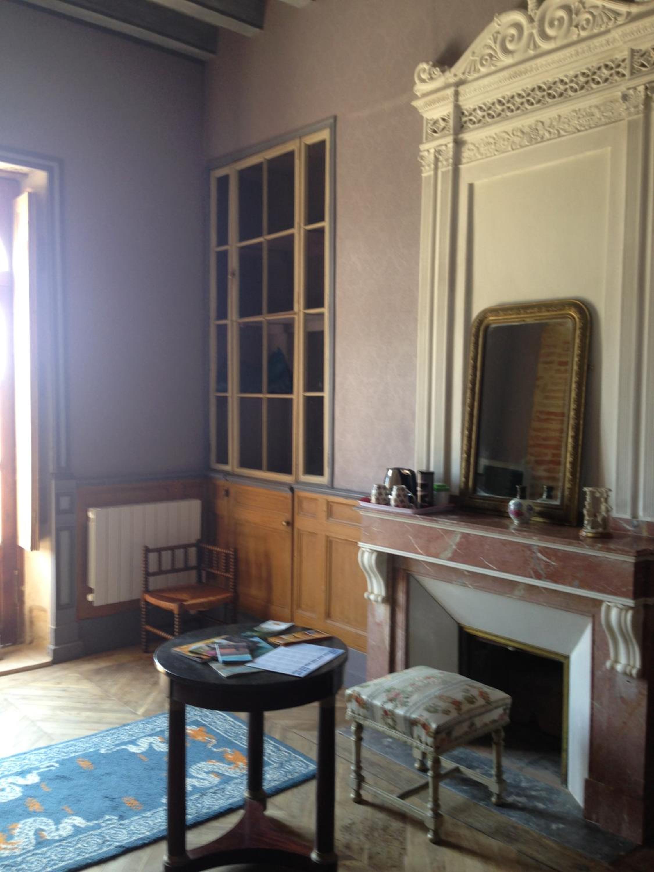 Deluxe Room (2 Adults + 1 Child) - Photo 3