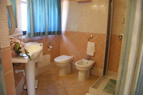 Double or Twin Room photo 3
