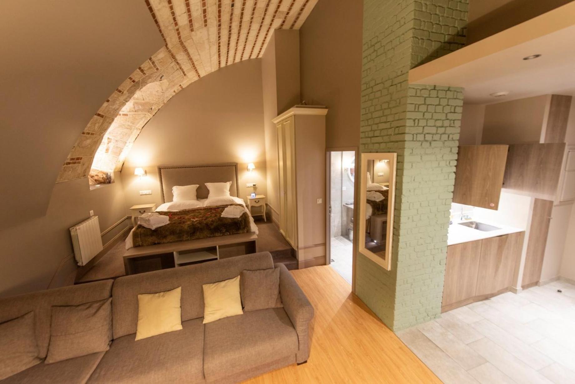 One-Bedroom Apartment - Photo 21