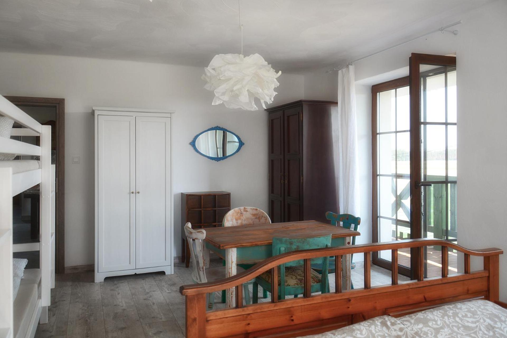 Family Room with Private Bathroom - Photo 3